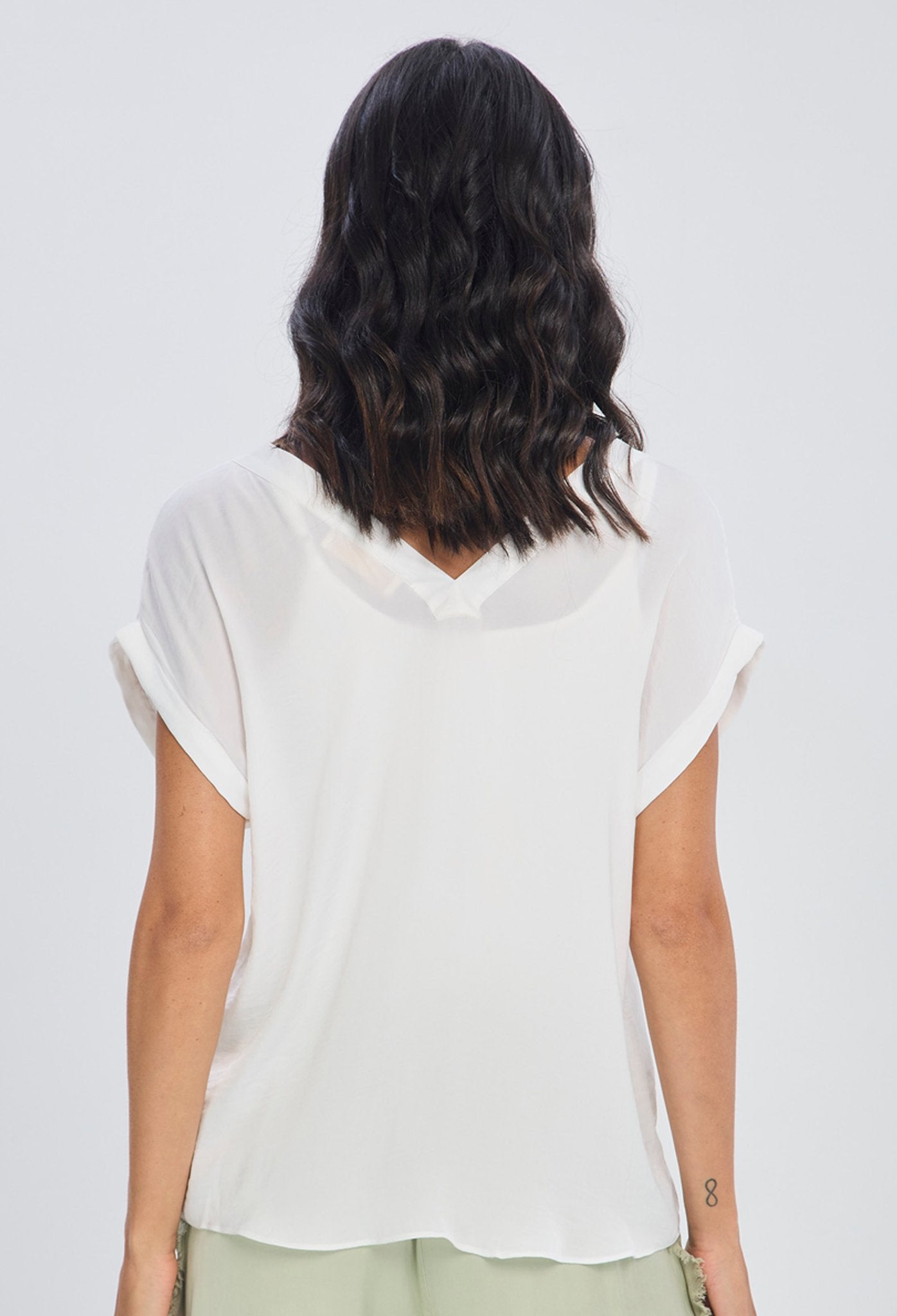 Blusa Básica Cuello V - Foto 2