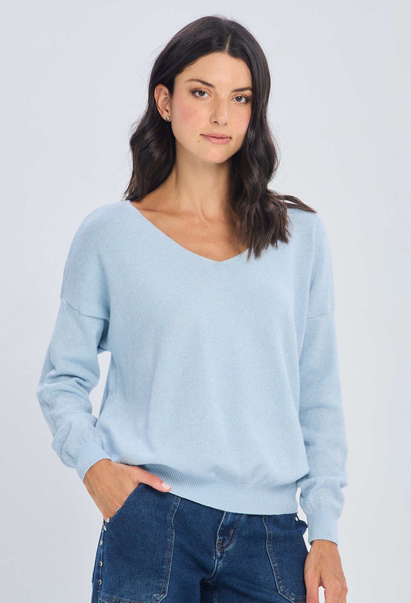 Buzo tejido azul celeste pastel cuello V manga larga punto fino relajado en viscosa con elastano para mujer