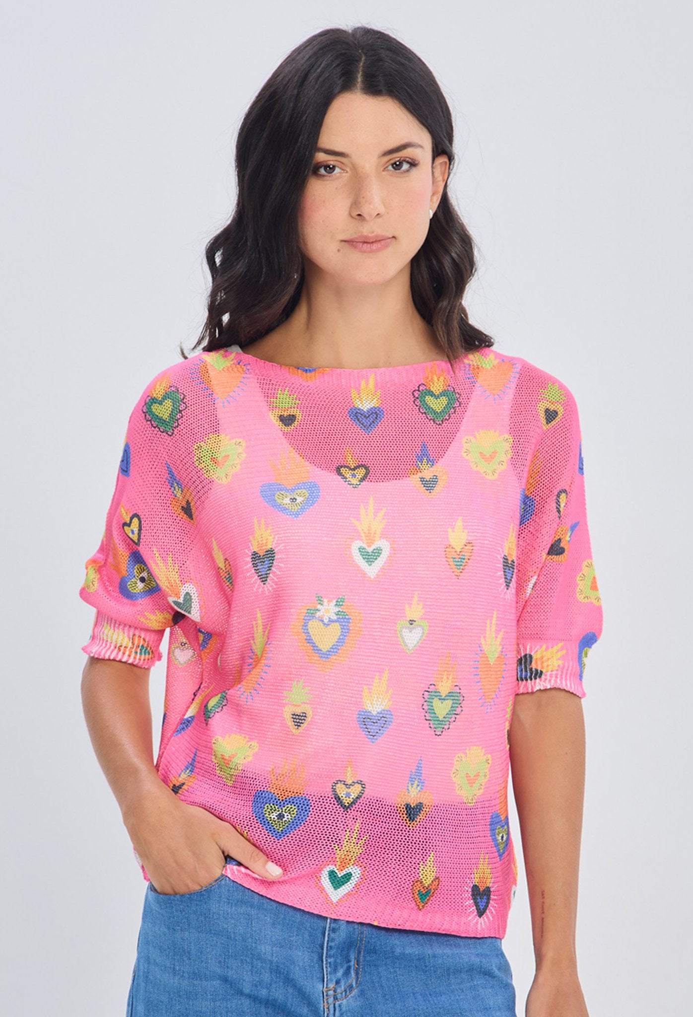 Blusa tejida rosa con estampado de corazones sagrados multicolor manga tres cuartos en poliéster viscosa BYBLA