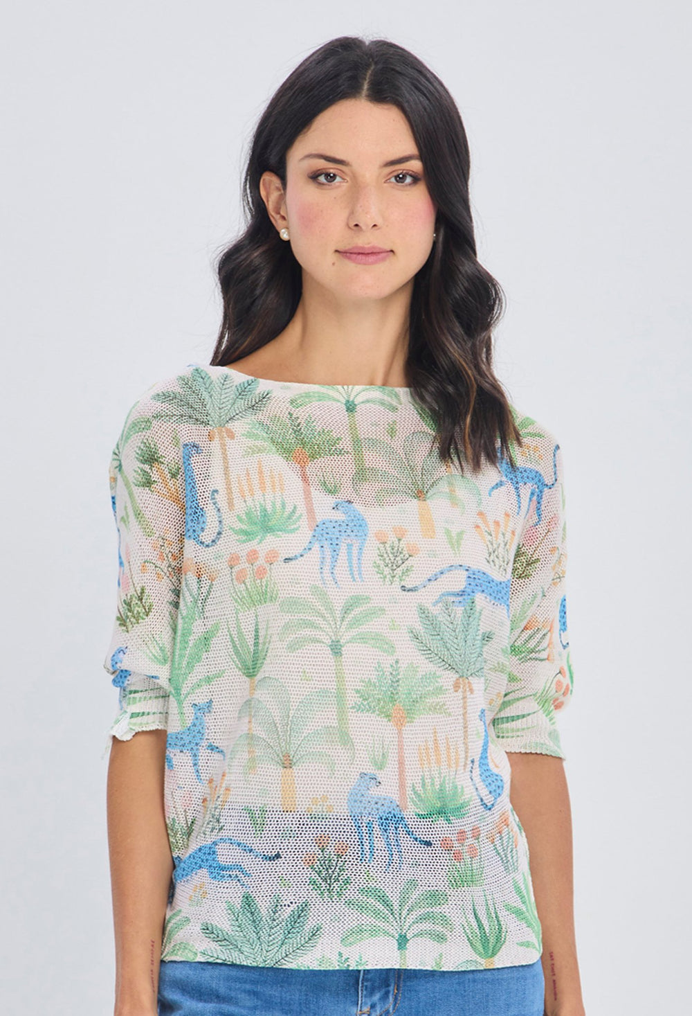 Blusa tejida beige con estampado de jungla leopardos y palmeras manga tres cuartos en poliéster viscosa BYBLA