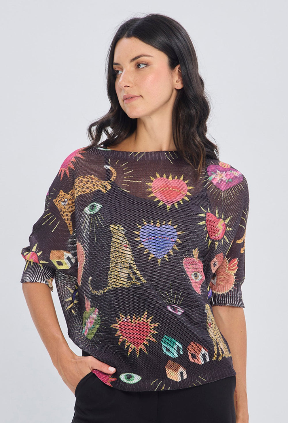 Blusa tejida negra con estampado pop art corazones y leopardos manga tres cuartos en poliéster viscosa BYBLA