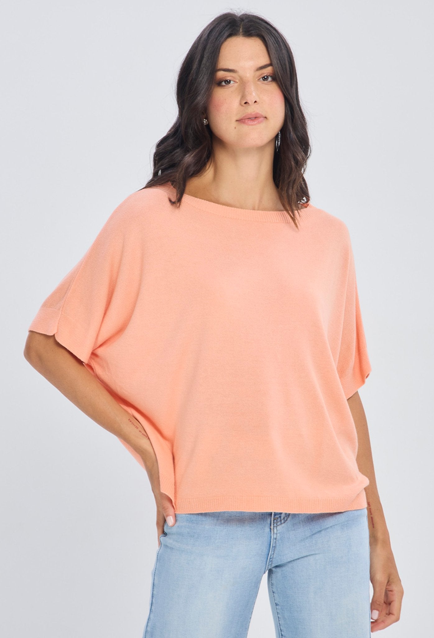 Blusa oversize salmon cuello barco manga corta amplia para mujer BYBLA