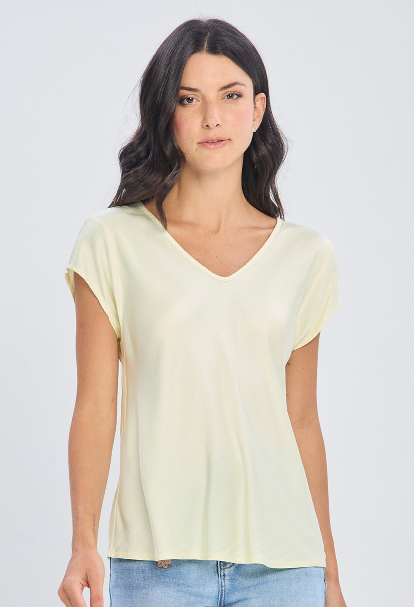 Blusa amarillo pastel manga corta cuello V en viscosa para mujer BYBLA