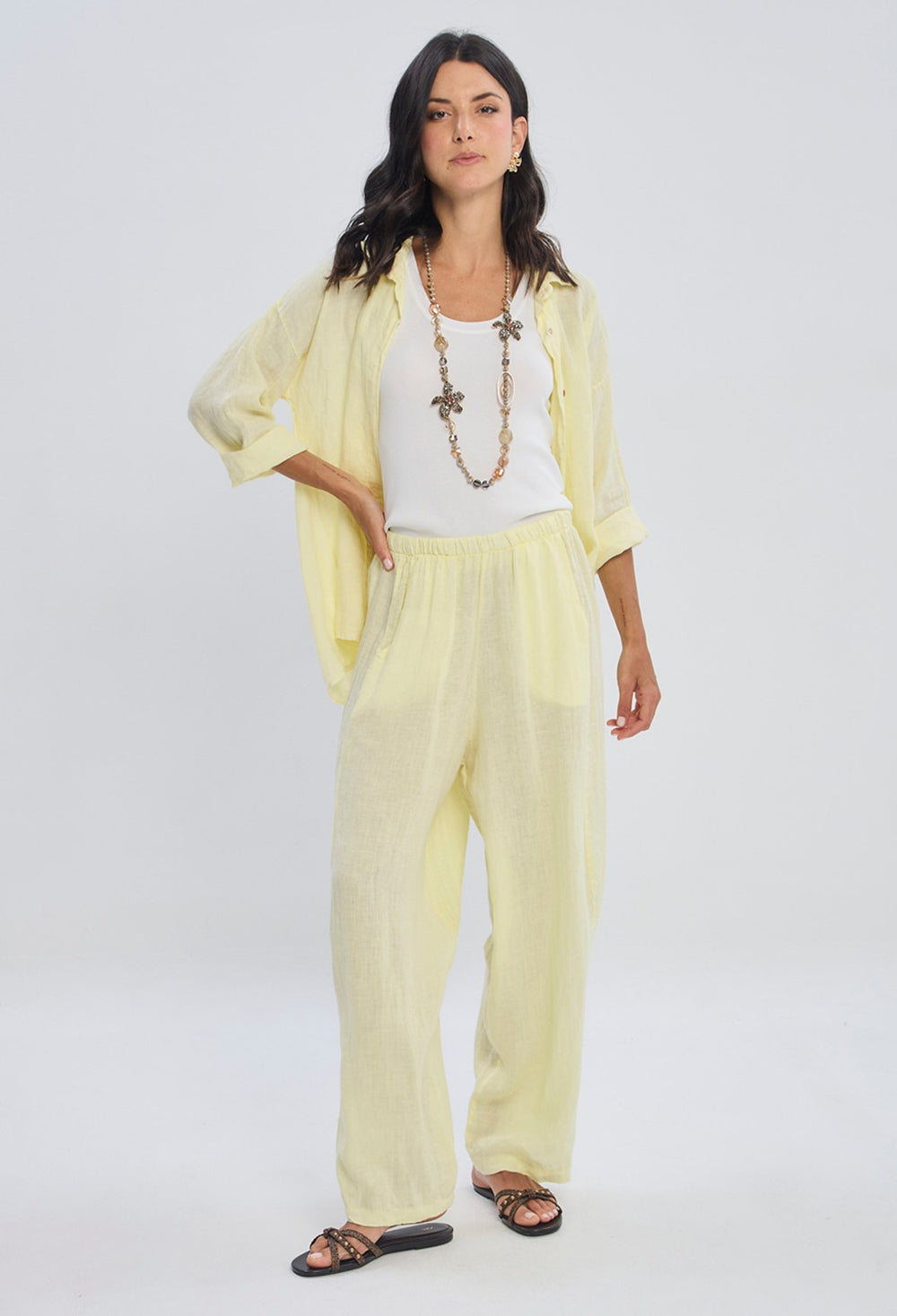 Pantalón fluido amarillo pastel en lino y viscosa con cintura elástica y corte wide leg
