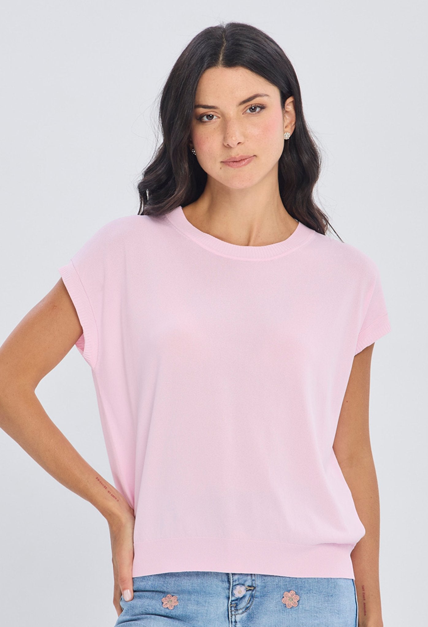 Blusa azul claro de manga sisa extendida con corte relajado en poliéster y viscosa