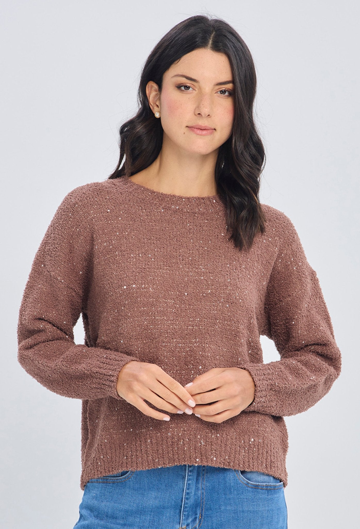 Buzo tejido boucle marron con lentejuelas integradas en viscosa y elastano con mangas largas