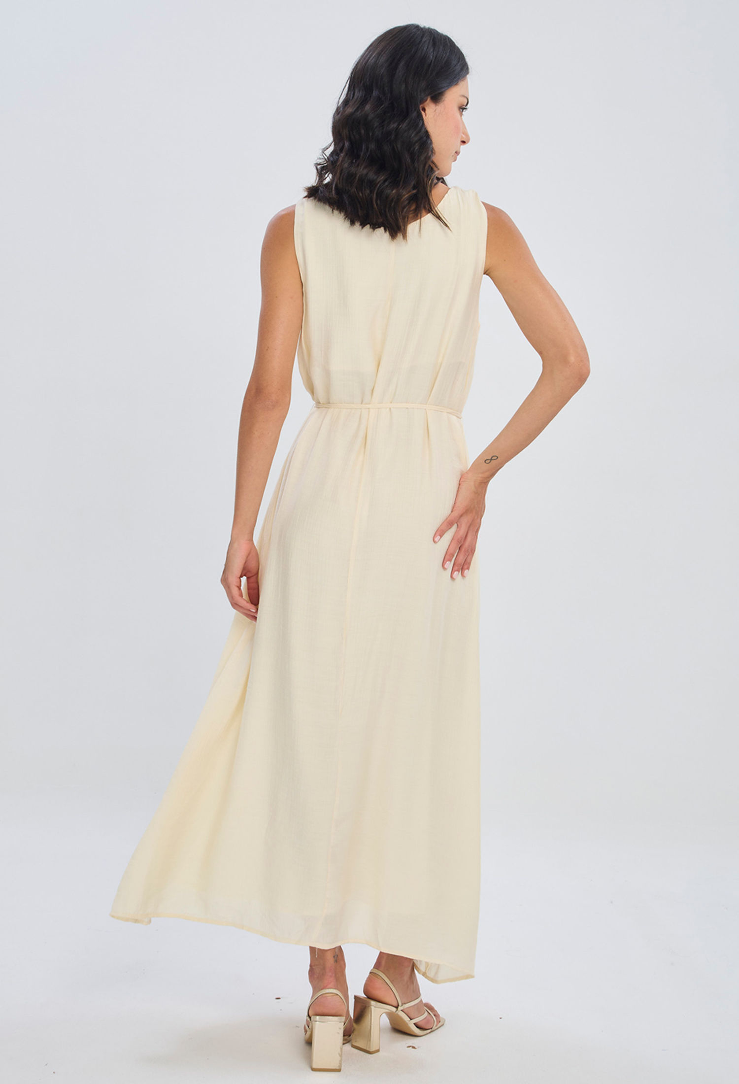 Vestido midi beige forrado corte imperio en viscosa y poliamida para mujer - vista 5