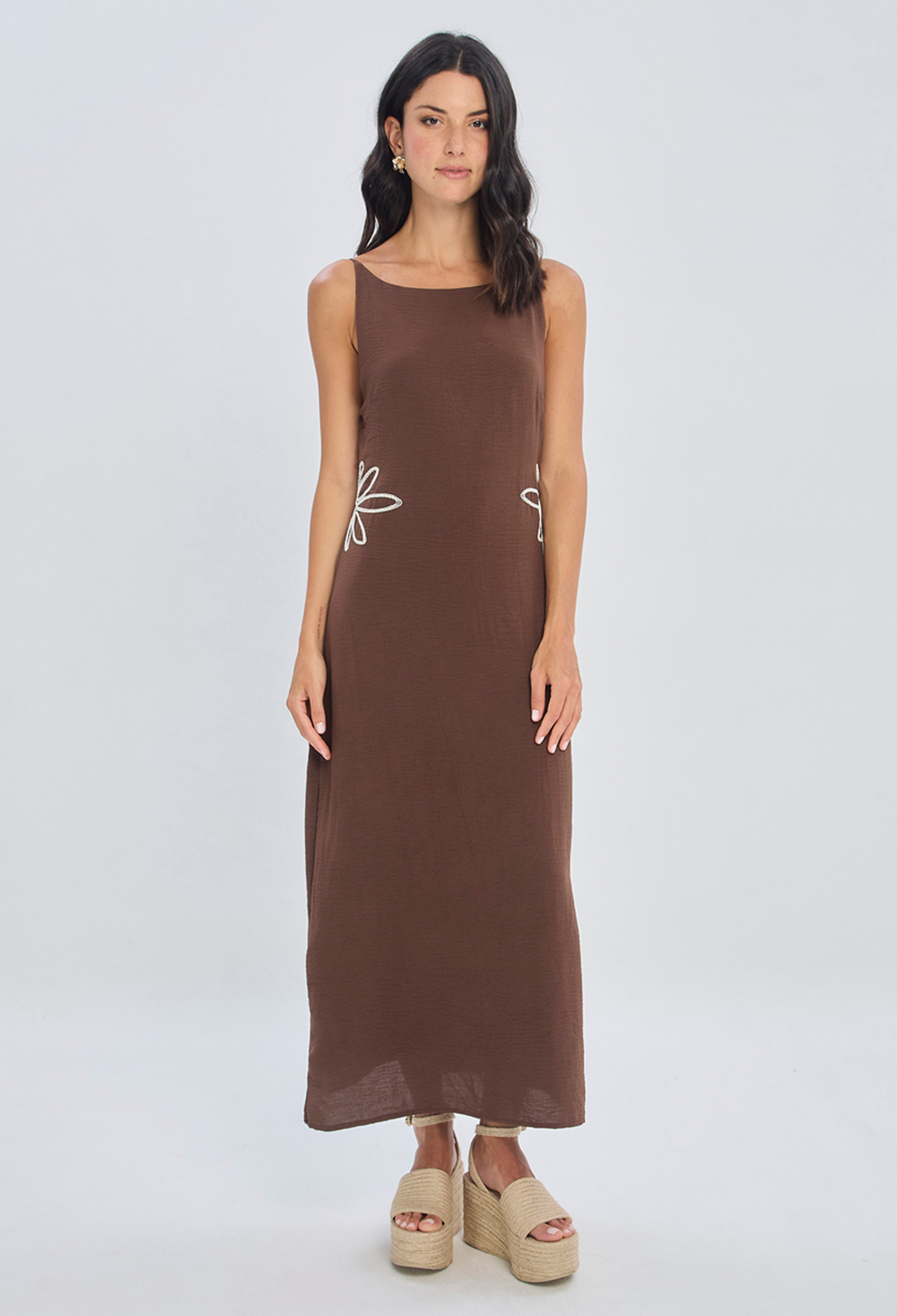 Vestido largo café satinado con forro completo en poliéster para mujer