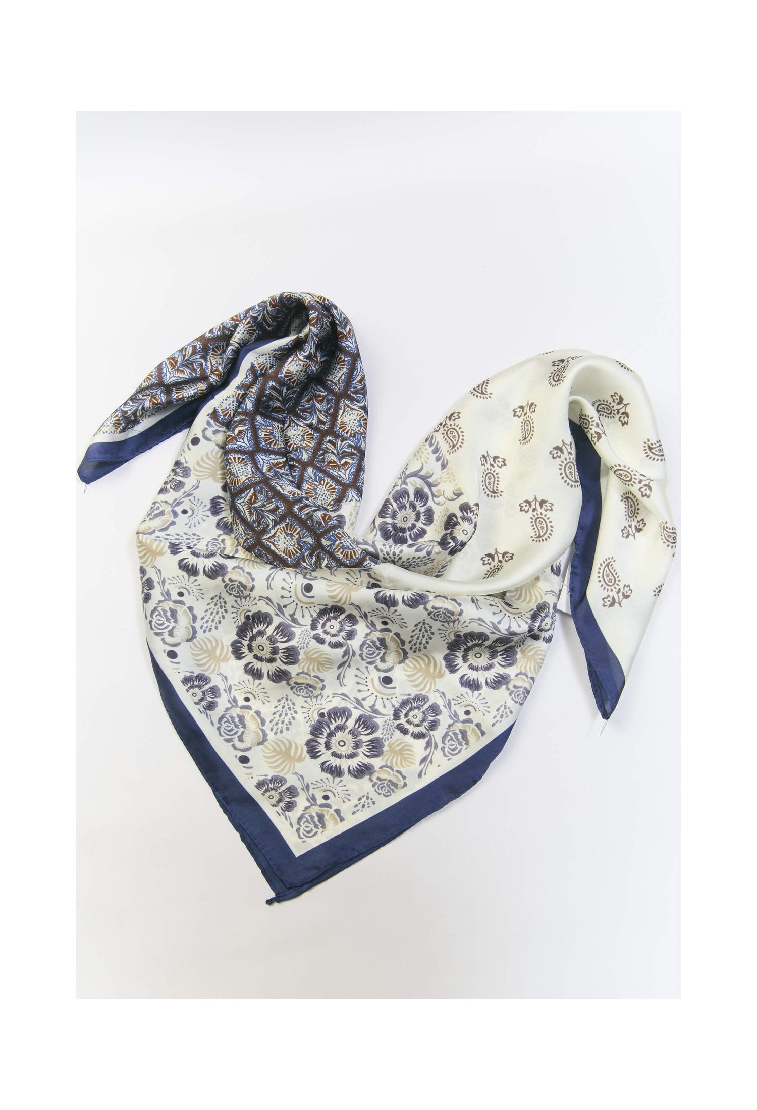 Pañoleta multiuso azul profundo con estampado