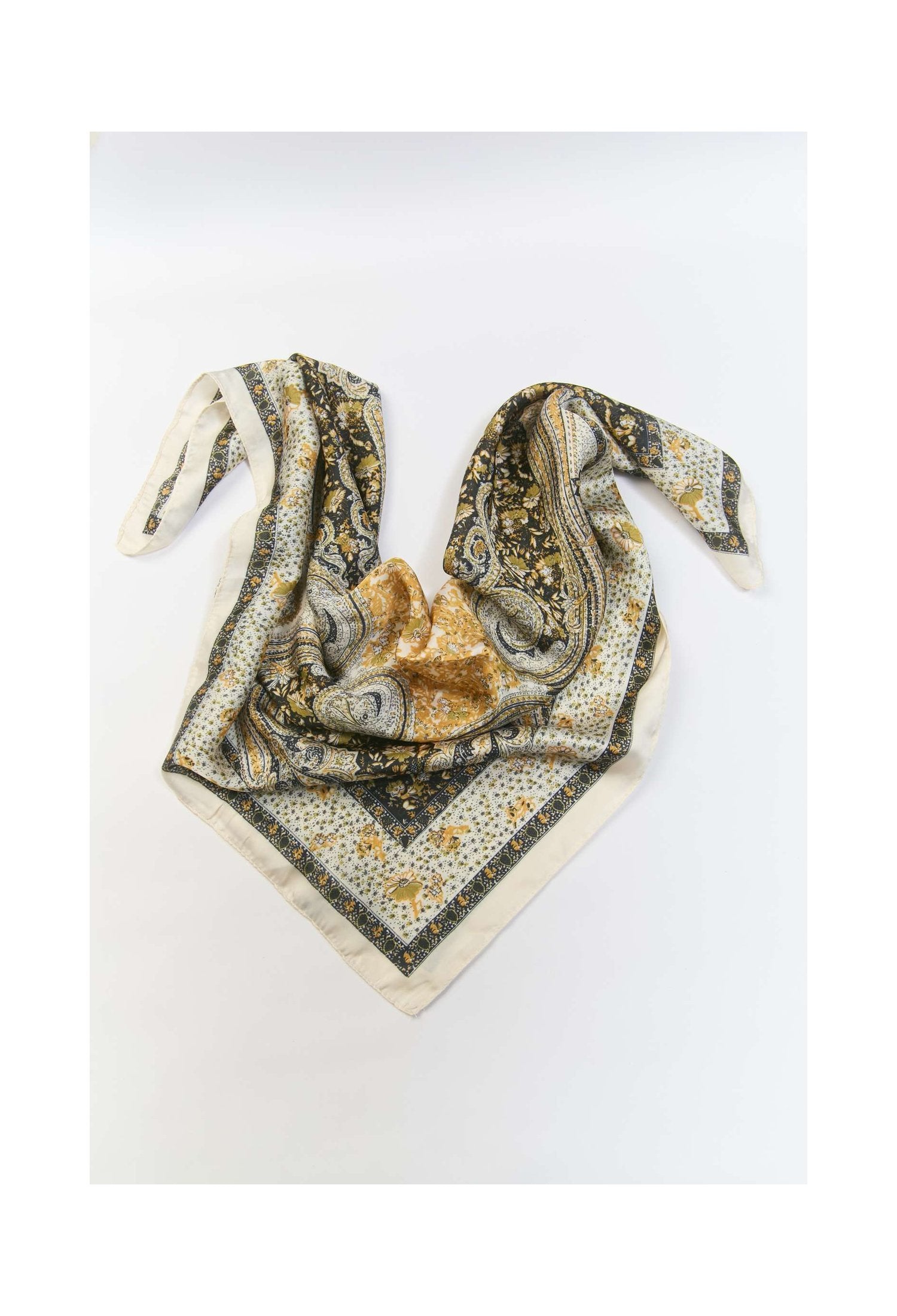 Pañoleta multiuso beige con flores tonales