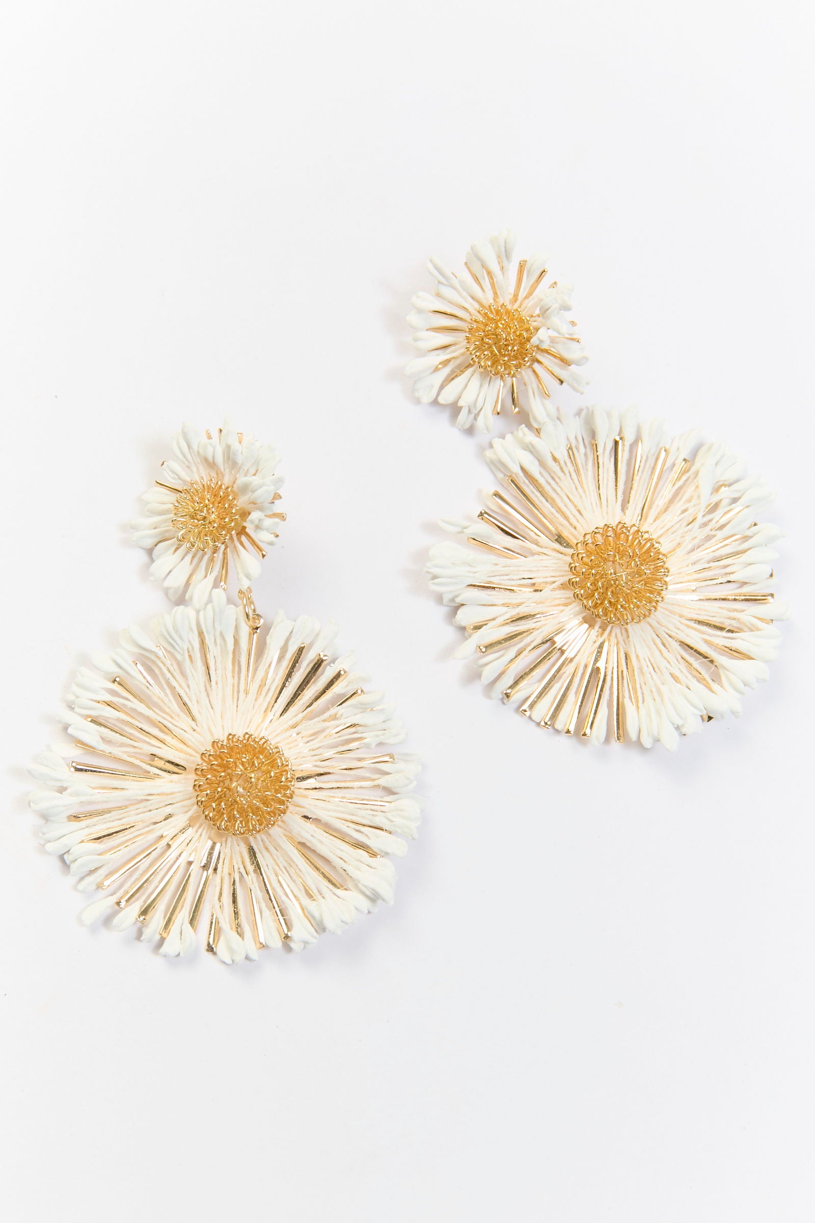 Aretes Colgantes Flor Alambre Blanco BYBLA - vista 2