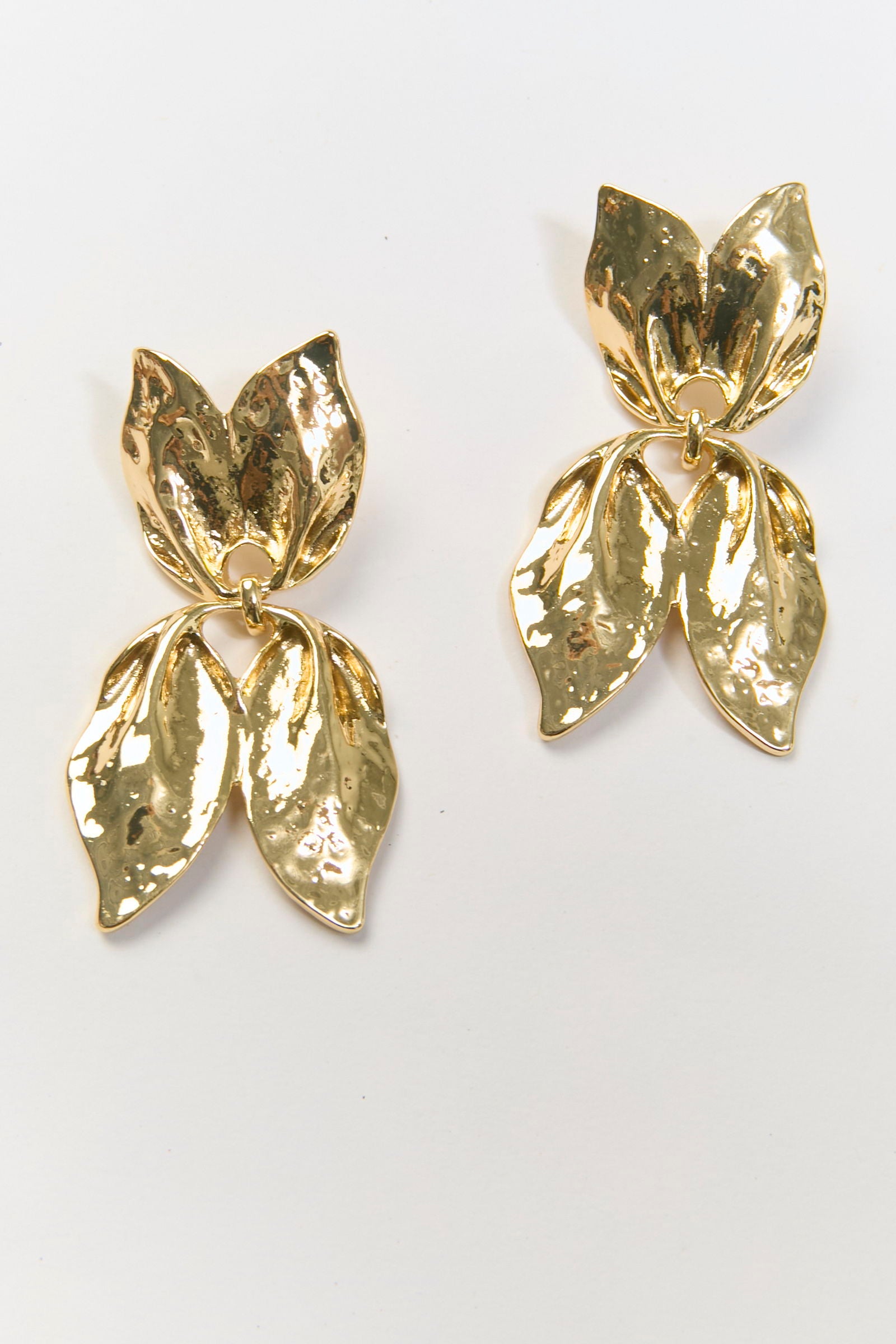 Aretes Colgantes Hoja Metálica Dorados BYBLA