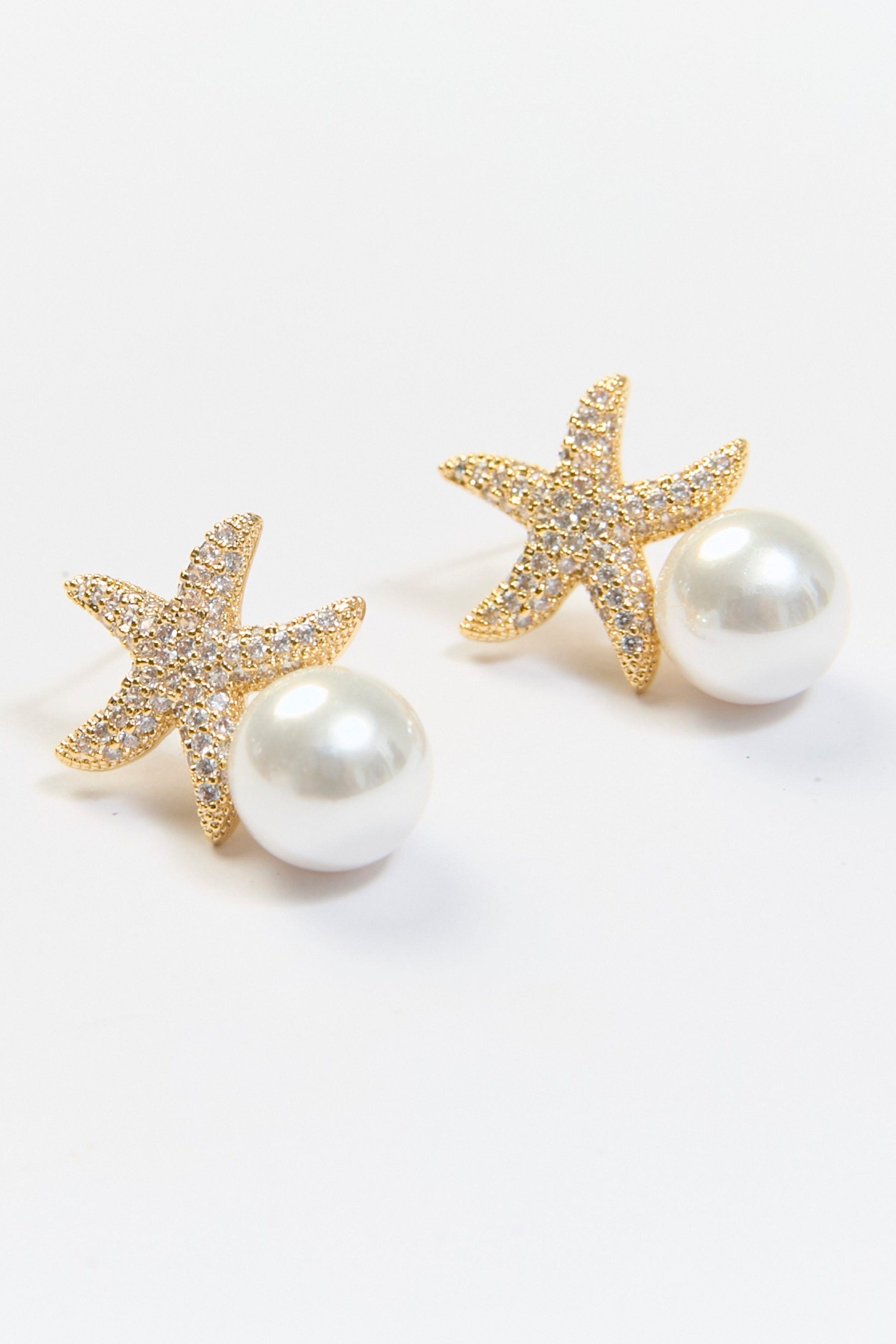 Aretes Colgantes Estrella de Mar Perla Dorados BYBLA