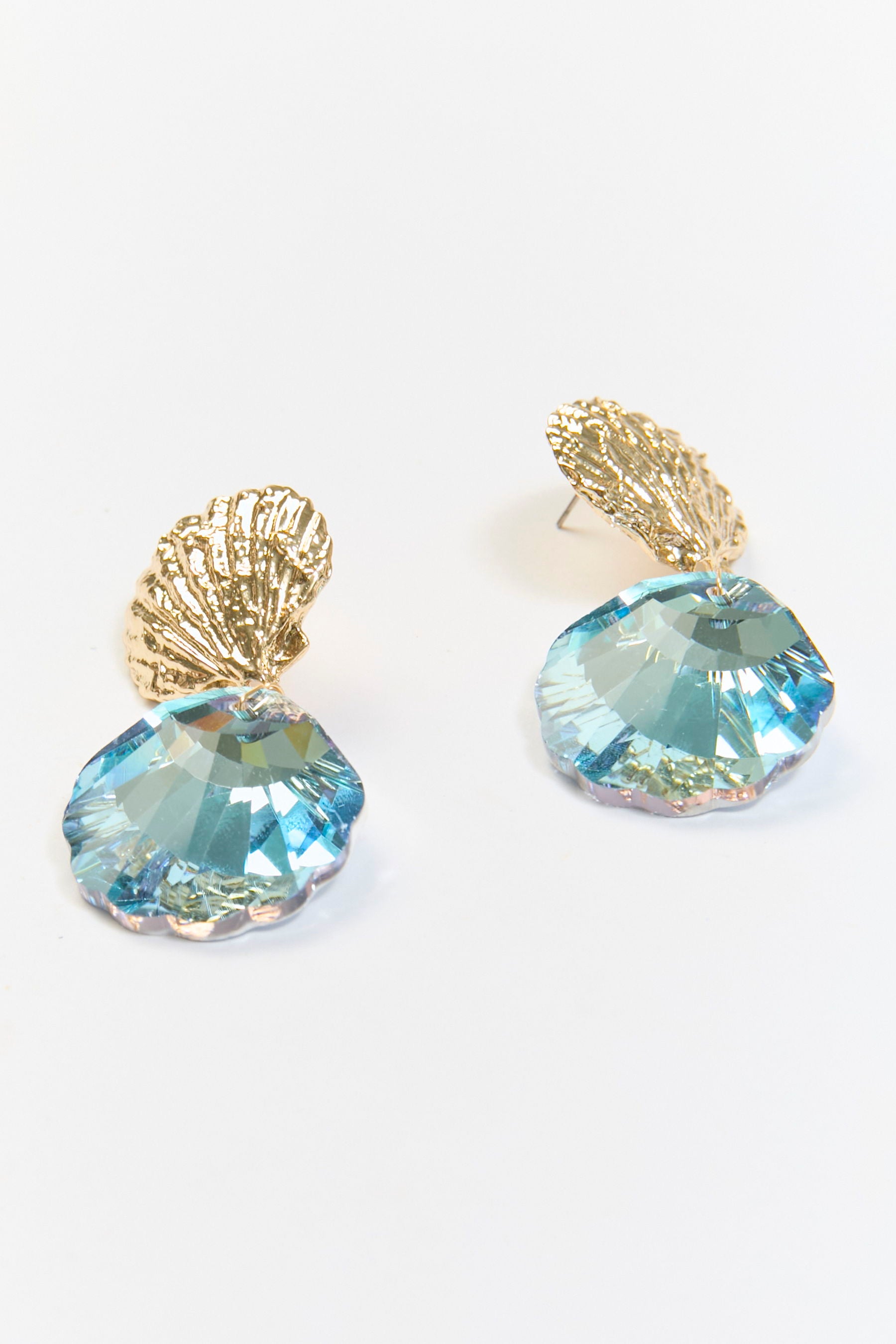 Aretes Colgantes Eslabón Concha Marina Dorados BYBLA - vista 2