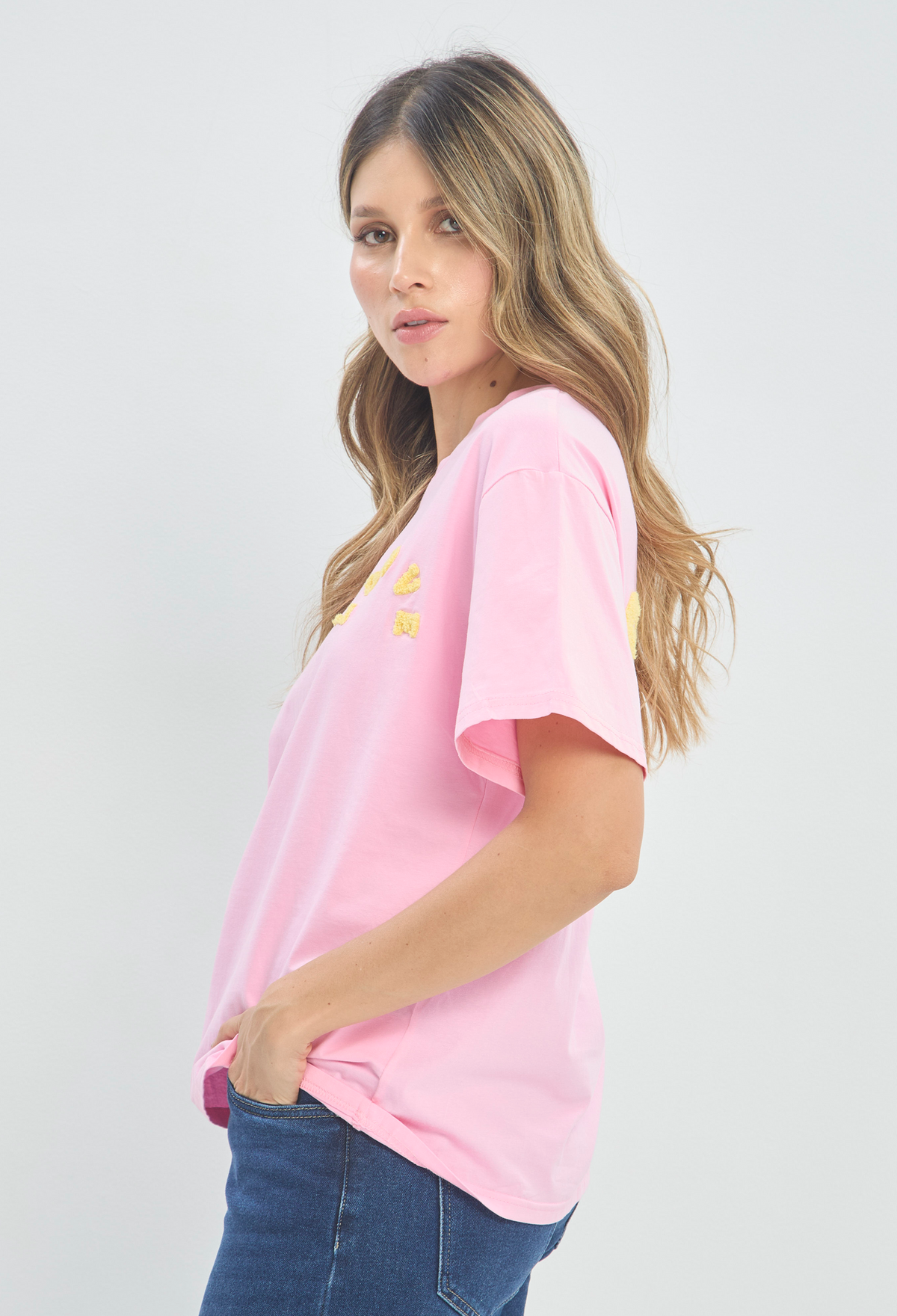Camiseta Rosada con Bordado Love BYBLA - vista 2
