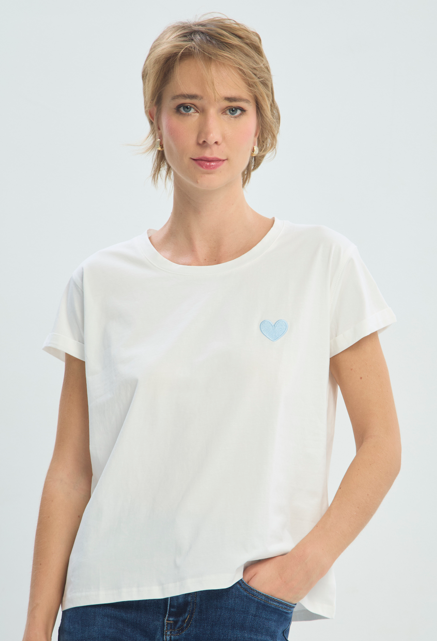 Camiseta Blanca Parche Corazón BYBLA