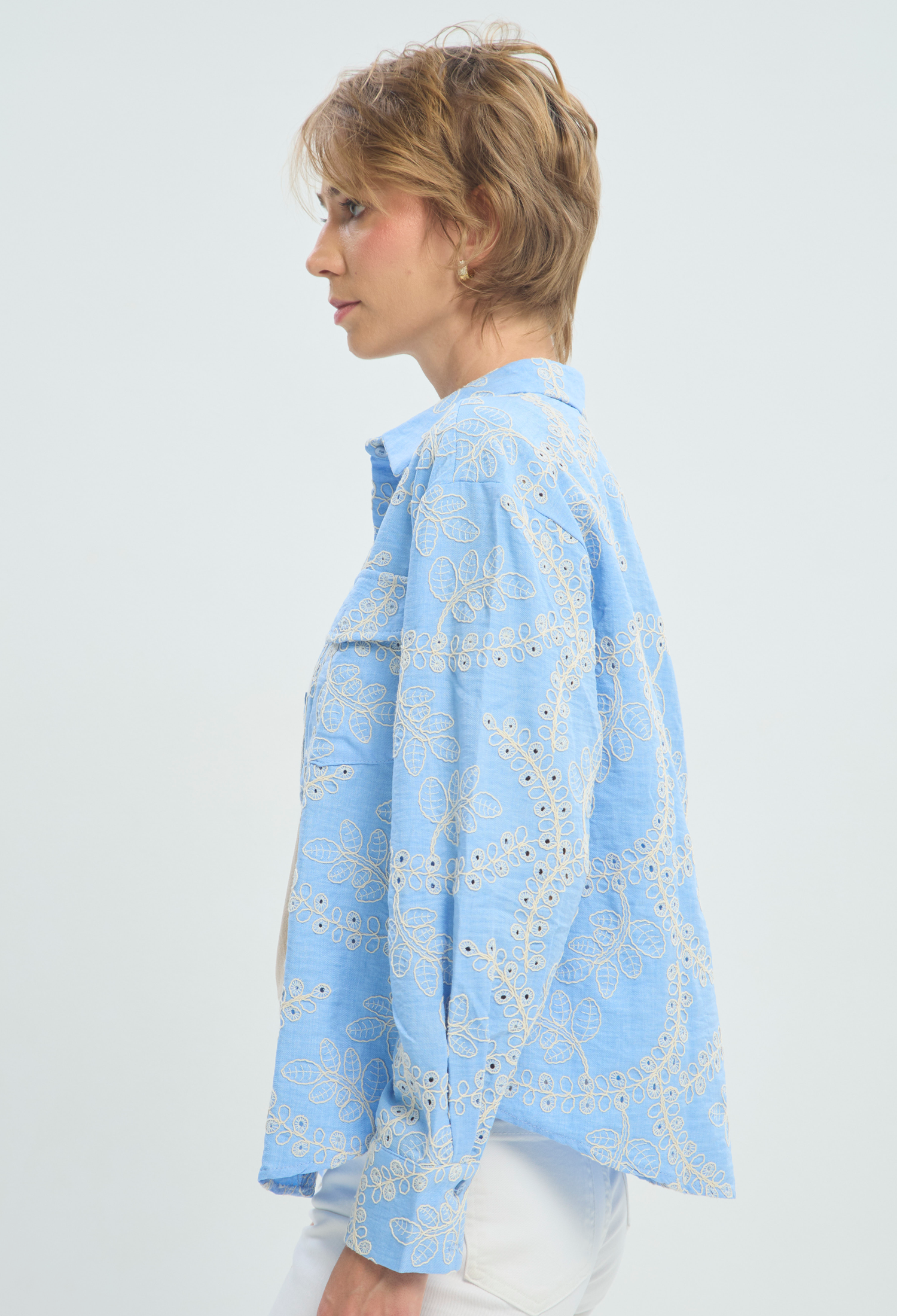 Blusa Manga Larga Azul Bordada BYBLA - vista 2