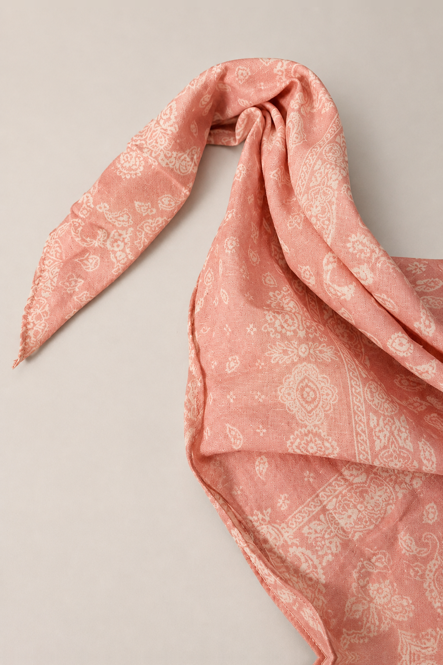 Pañoleta de algodón con estampado paisley tono sobre tono - Rosas - vista 2