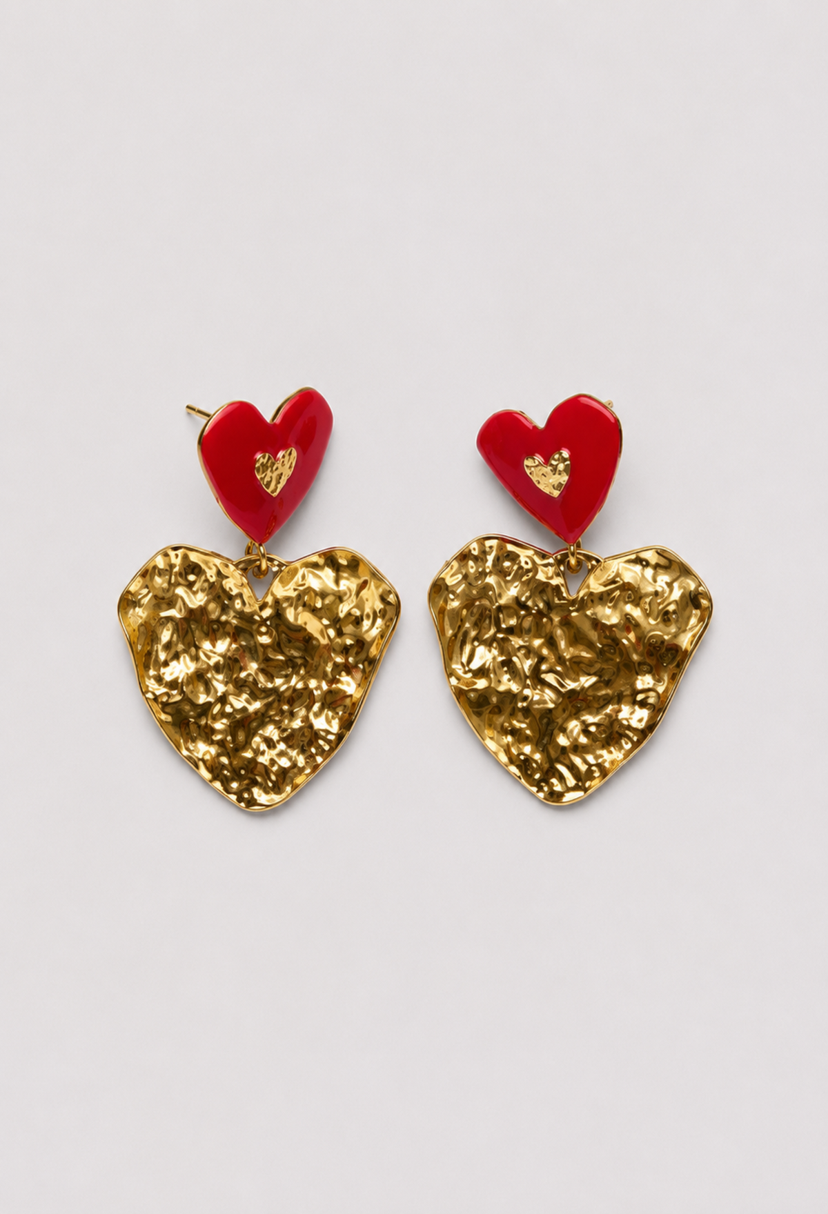 Aretes Corazón Rojo y Dorado Martillado BYBLA