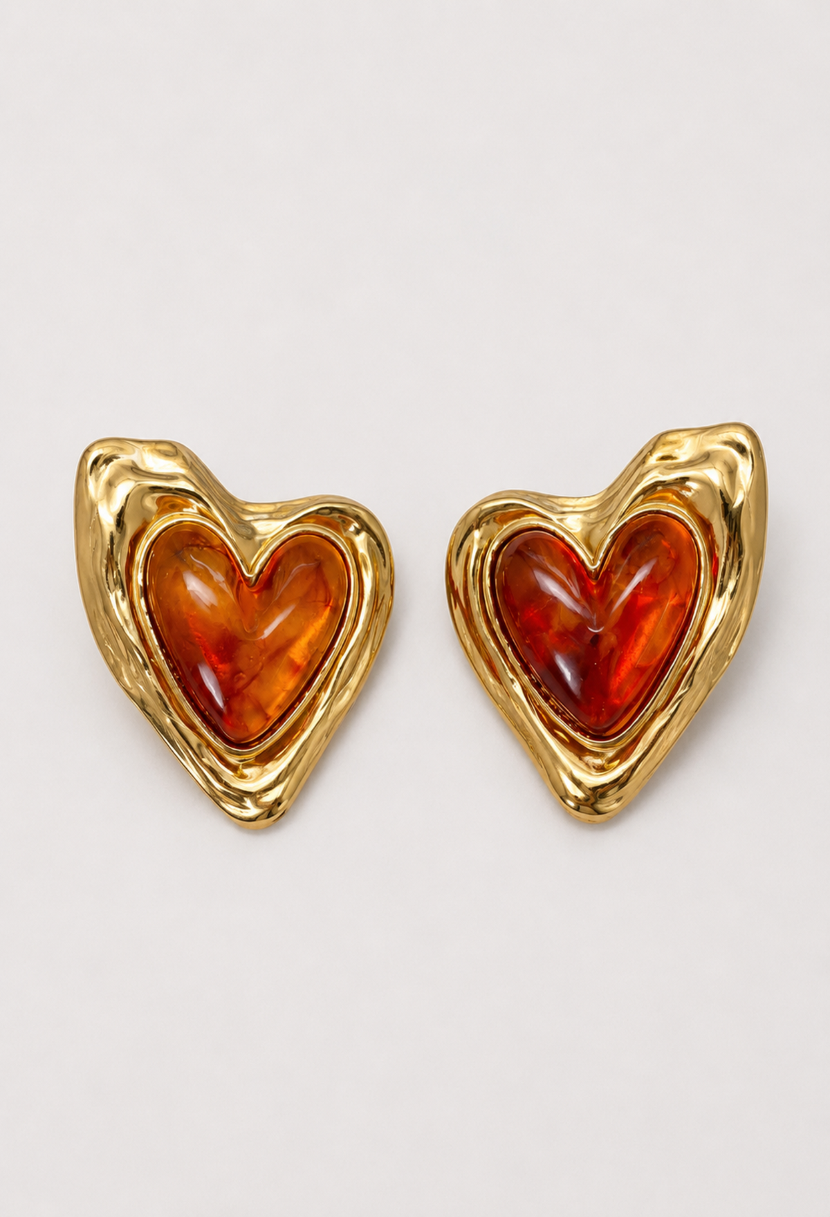 Aretes Corazón Dorado Piedra Ámbar BYBLA