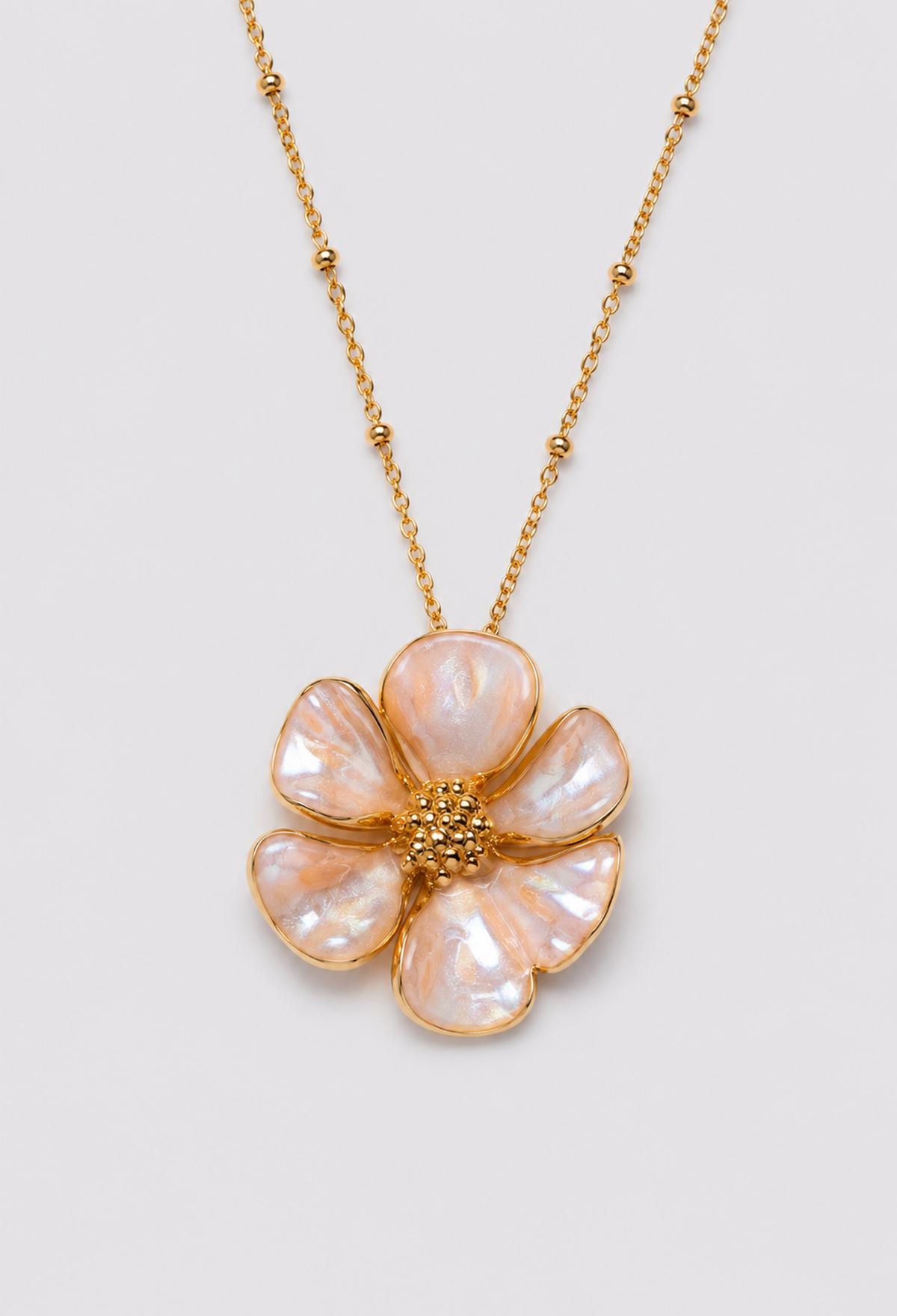 Collar de cadena dorada con bolitas y flor de pétalos símil nácar - Beiges - vista 2