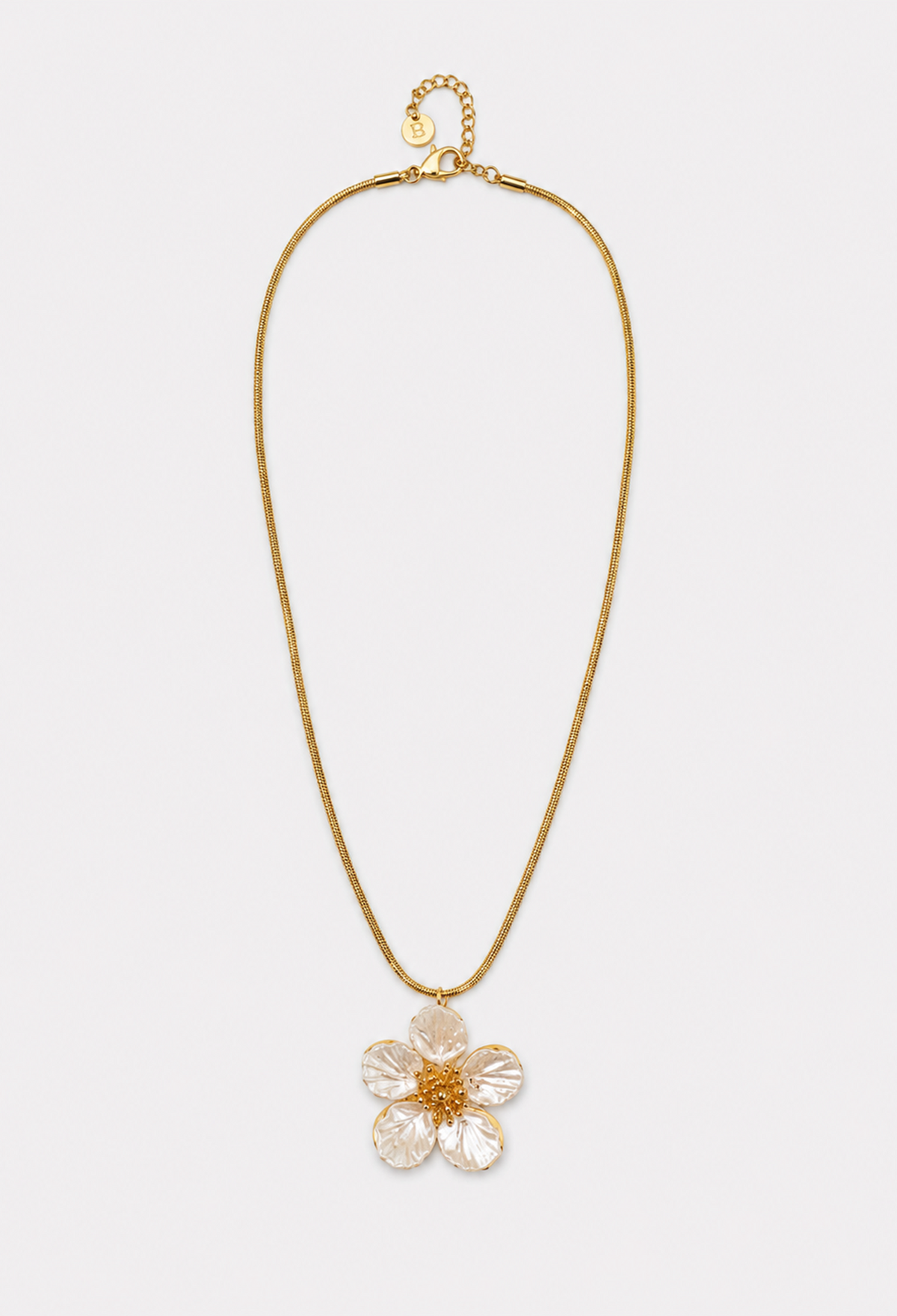Collar dorado con flor grande efecto nácar y centro de estambres dorados