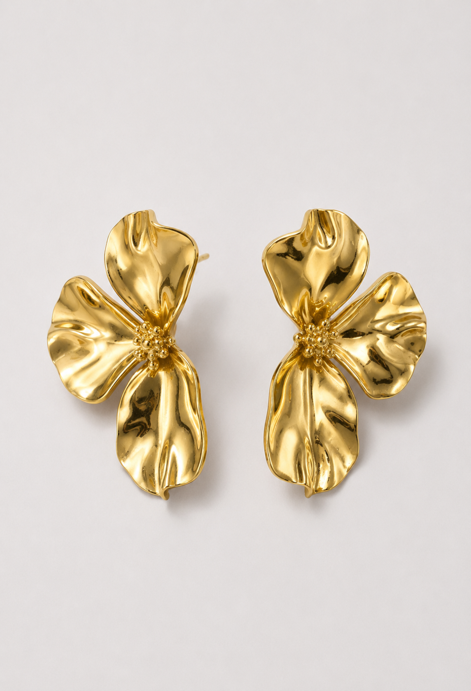 Aretes Flor Martillada Dorada BYBLA - vista 2