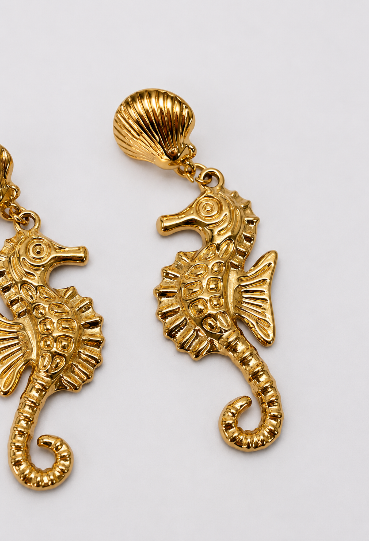 Aretes Caballito de Mar Dorados BYBLA - vista 2