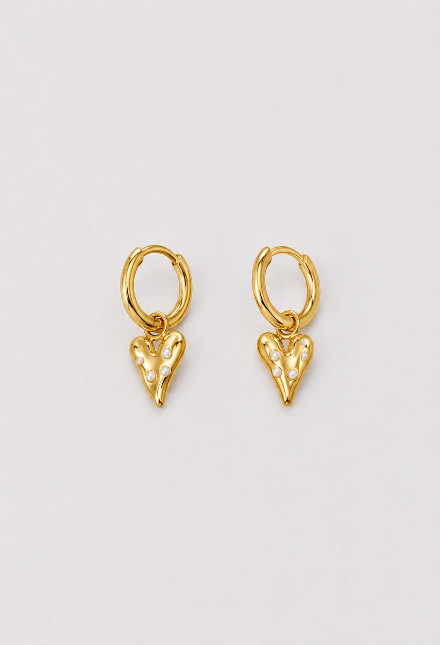Aretes Candonga Corazón con Perlas Dorados BYBLA