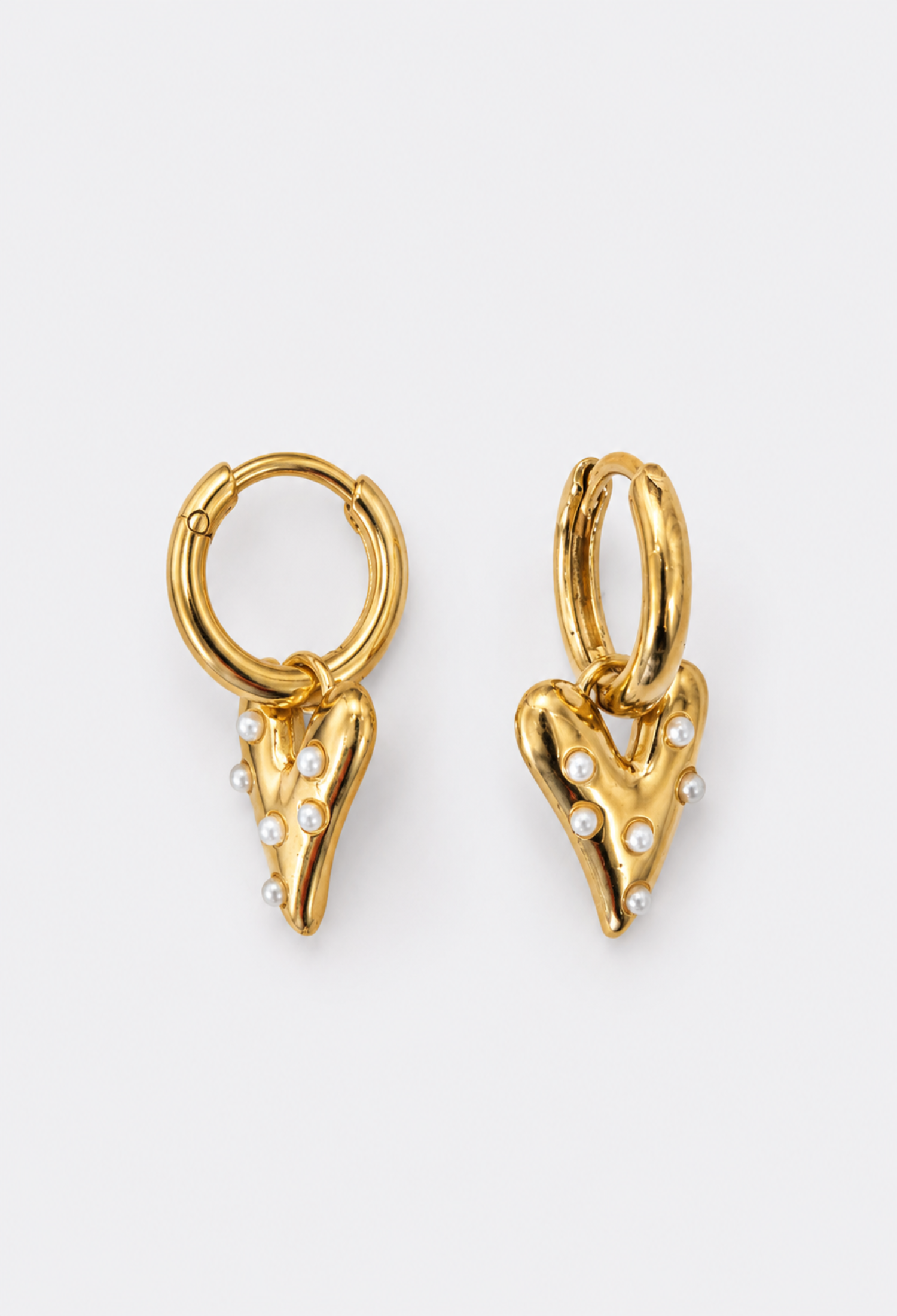 Aretes Candonga Corazón con Perlas Dorados BYBLA - vista 2