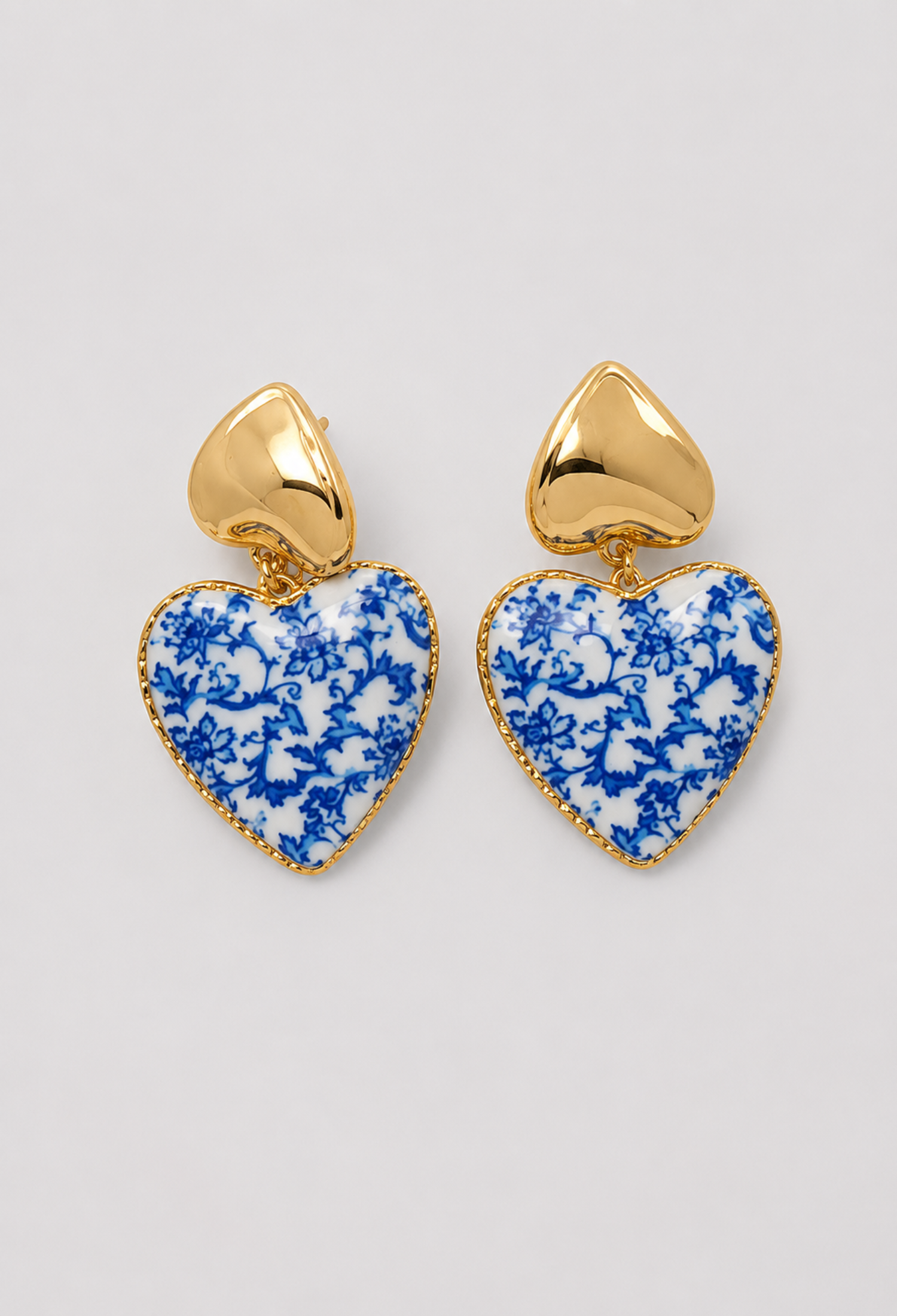 Aretes Corazón Porcelana Azul y Dorado BYBLA
