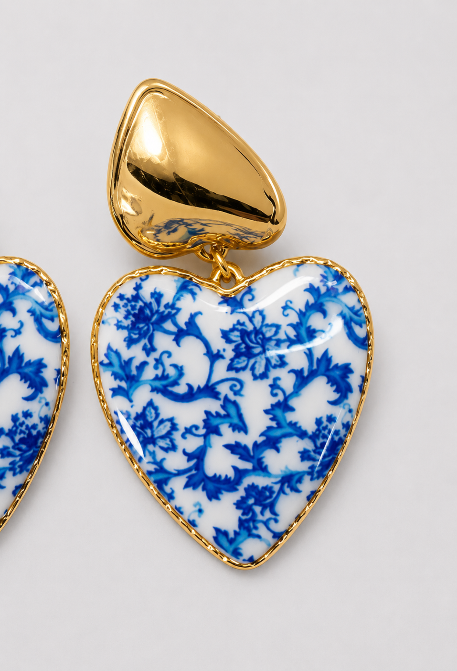 Aretes Corazón Porcelana Azul y Dorado BYBLA - vista 2