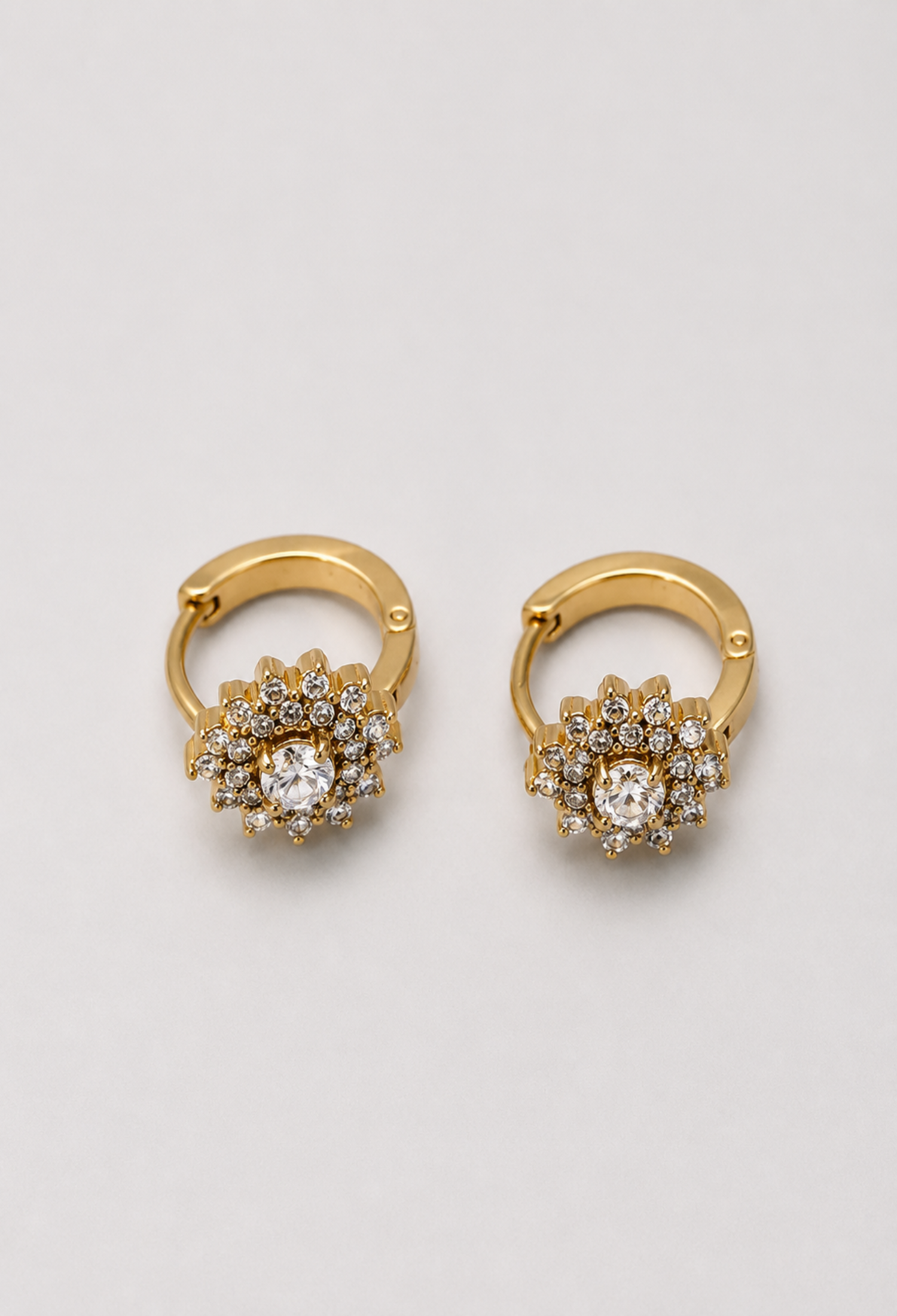 Aretes Argolla Flor de Cristales Dorada BYBLA - vista 2