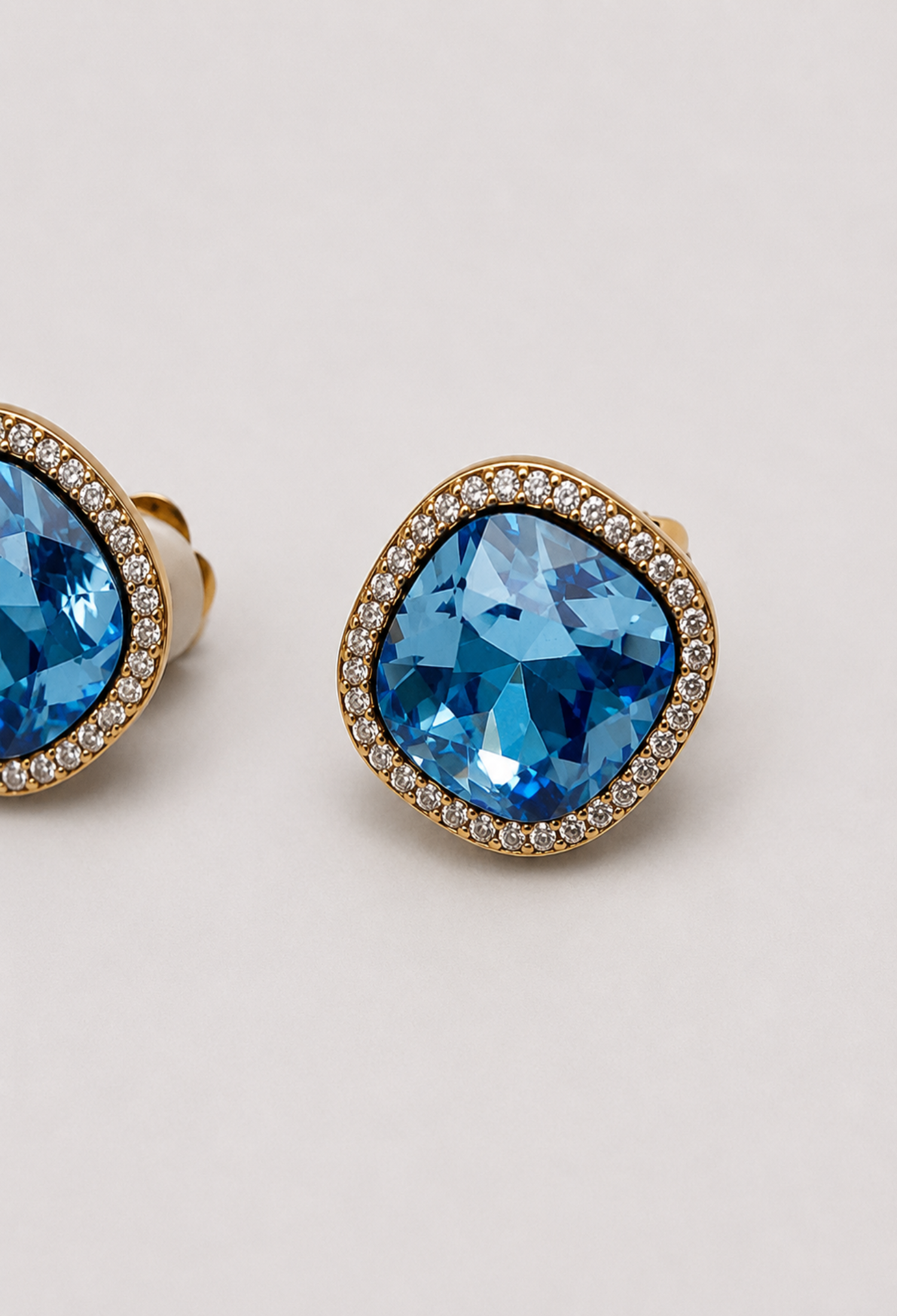 Aretes Topo Cristal Azul con Halo Dorado BYBLA - vista 2