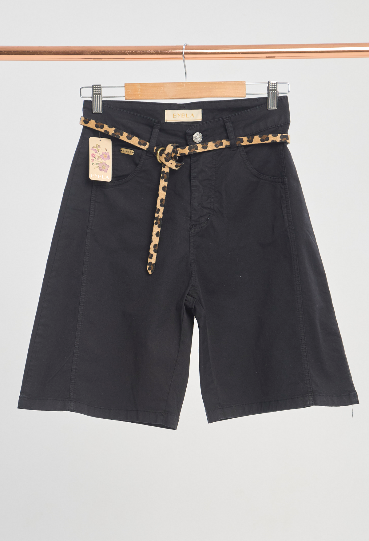 Bermuda Dril Con Correa Animal Print Negro BYBLA