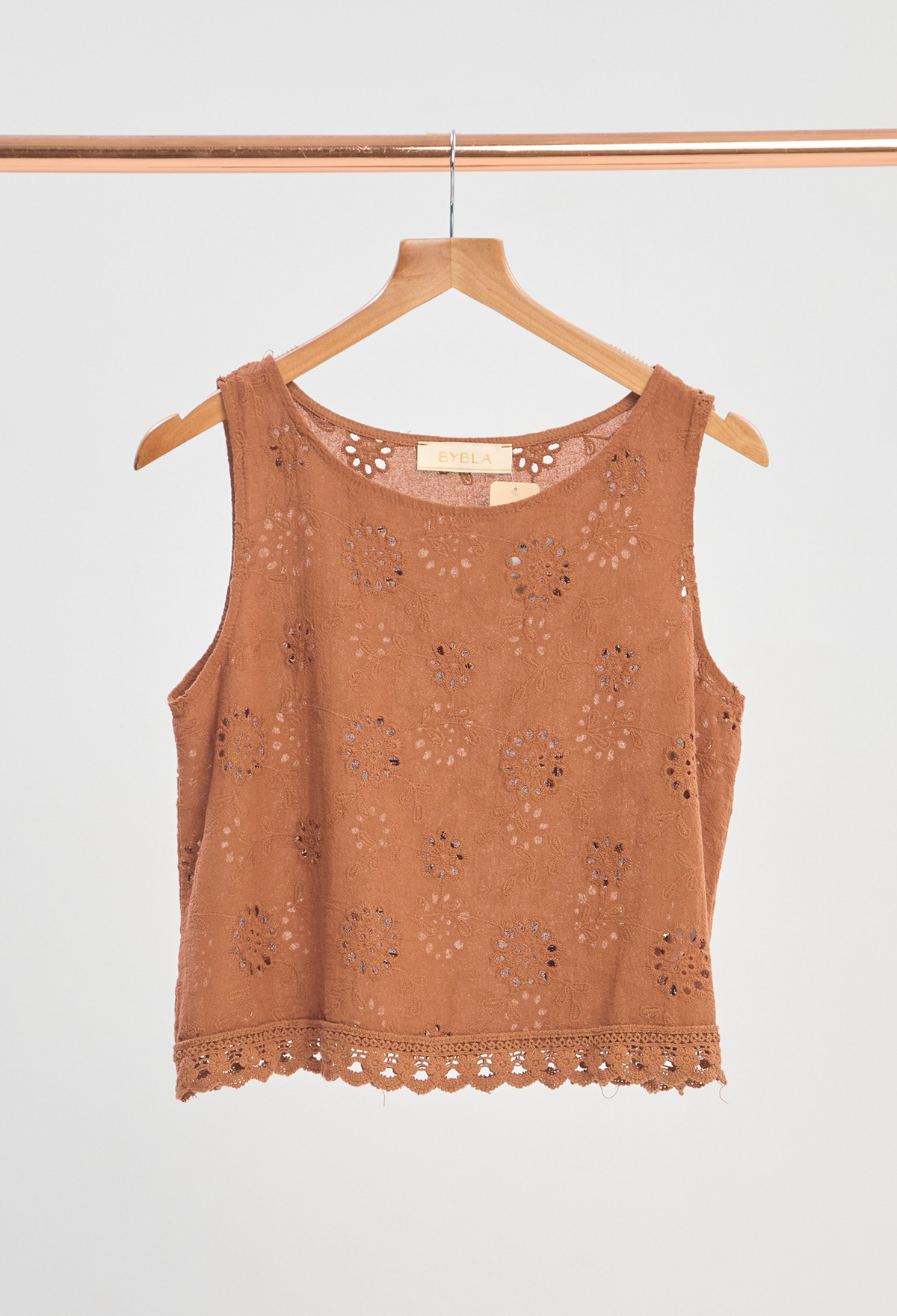 Blusa Sin Mangas Calada con Borde Tejido Caramelo BYBLA