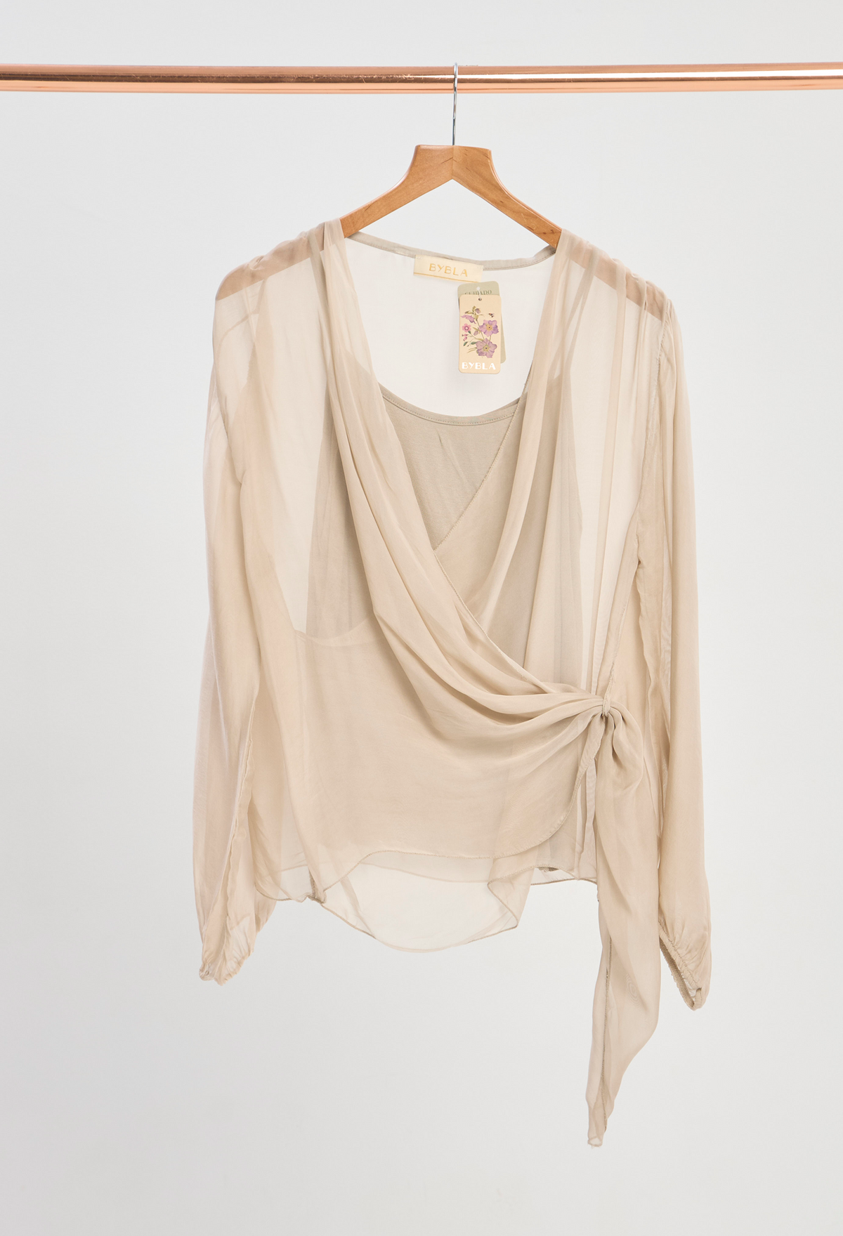 Blusa Seda Cruzada con Camisilla Beige BYBLA