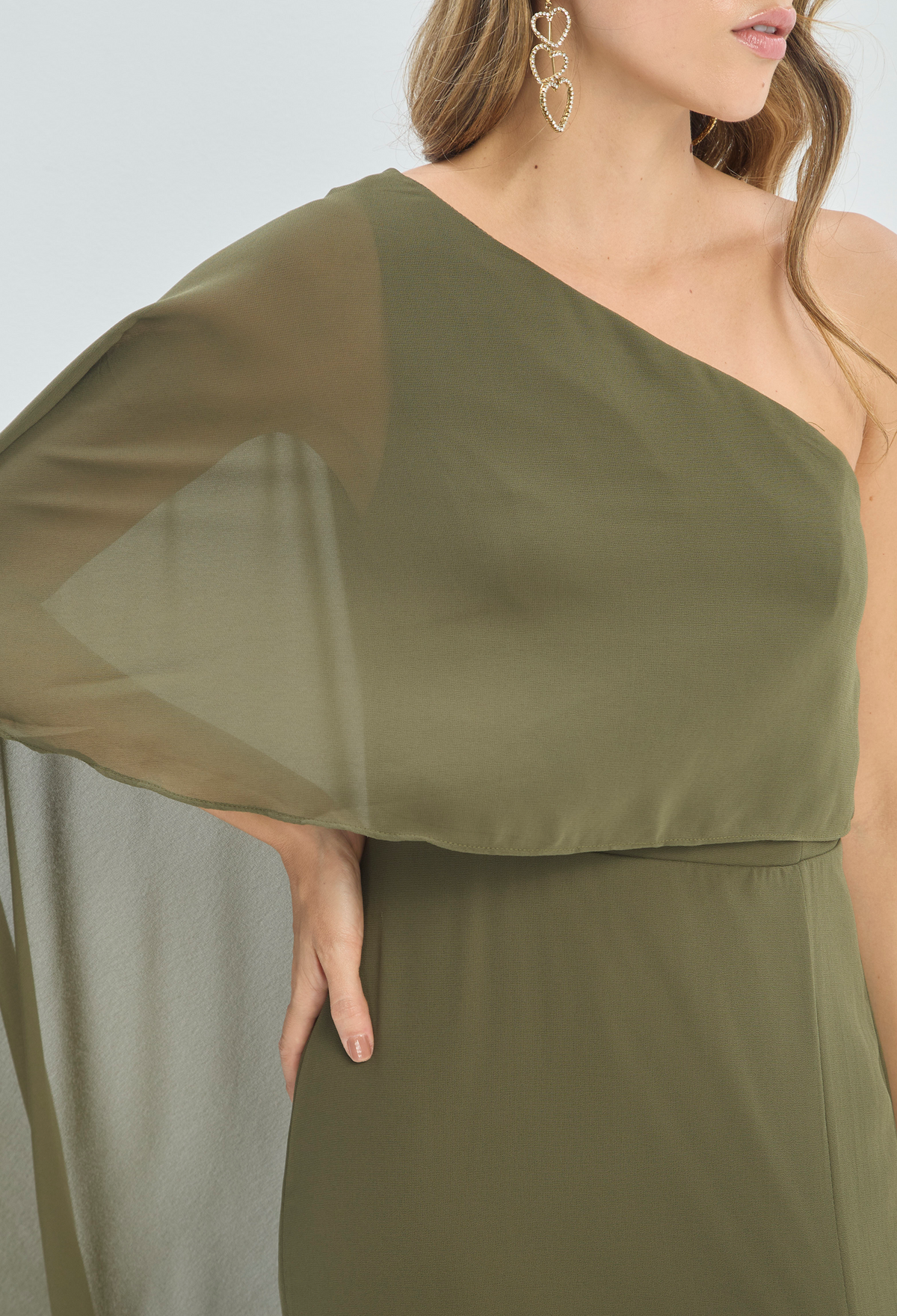 Vestido Largo Un Hombro con Capa Verde Oliva BYBLA - vista 5
