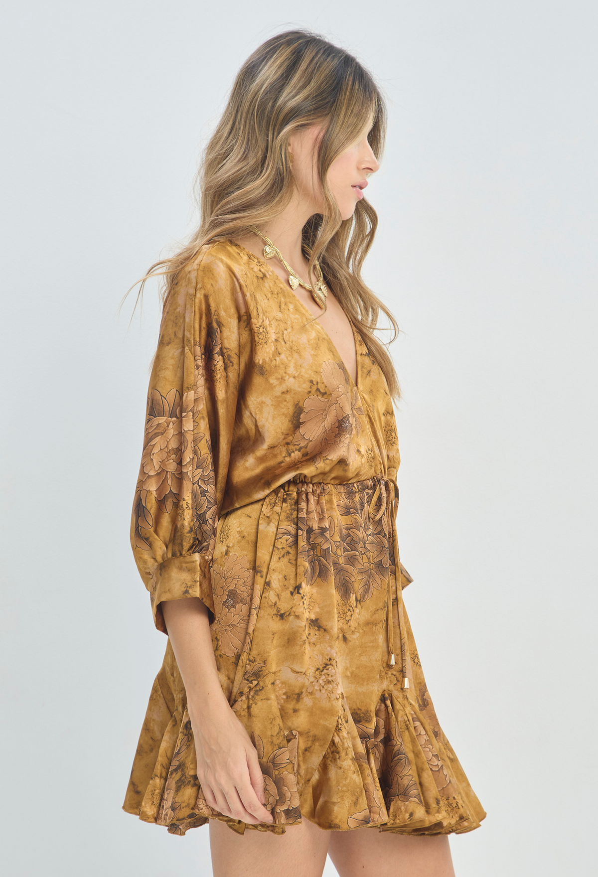 Vestido Corto Floral Camel BYBLA - vista 3
