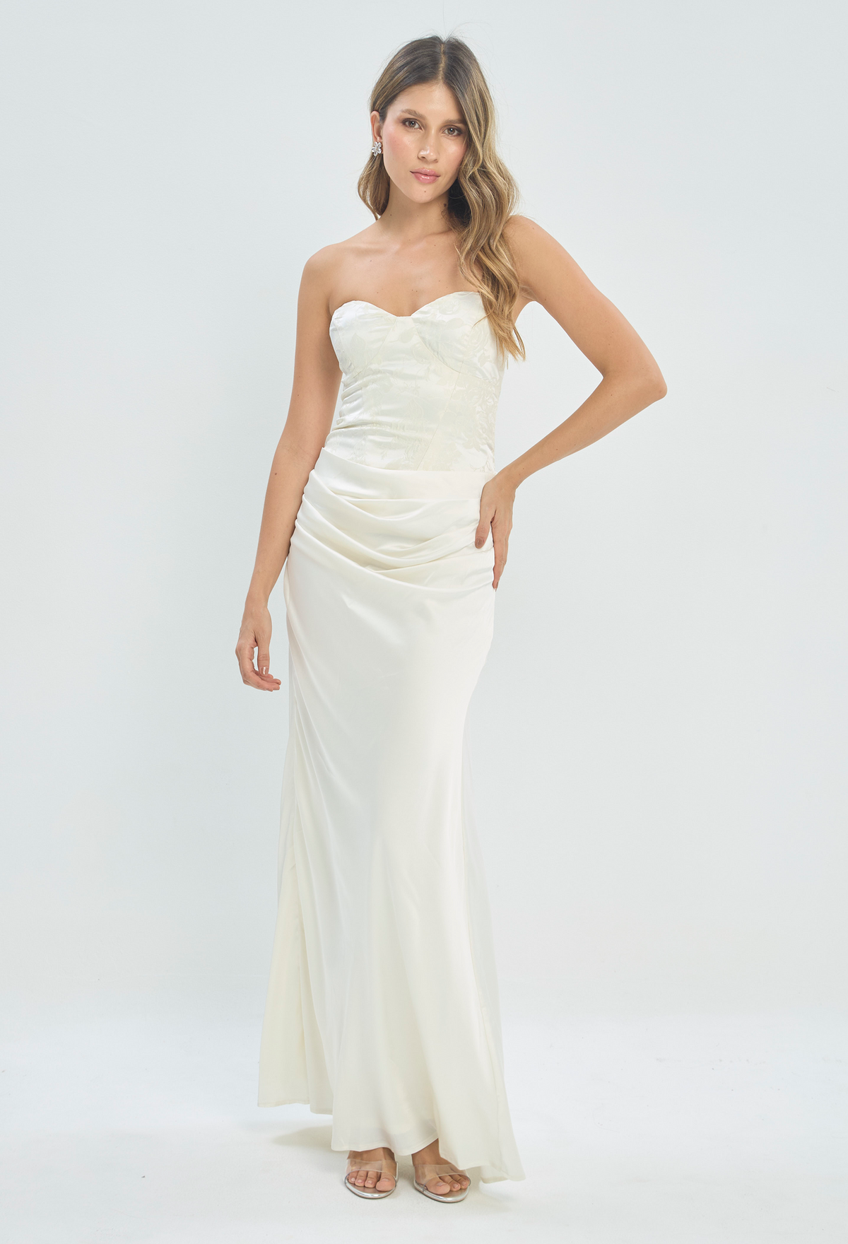 Vestido Largo Strapless Satinado Drapeado Marfil BYBLA