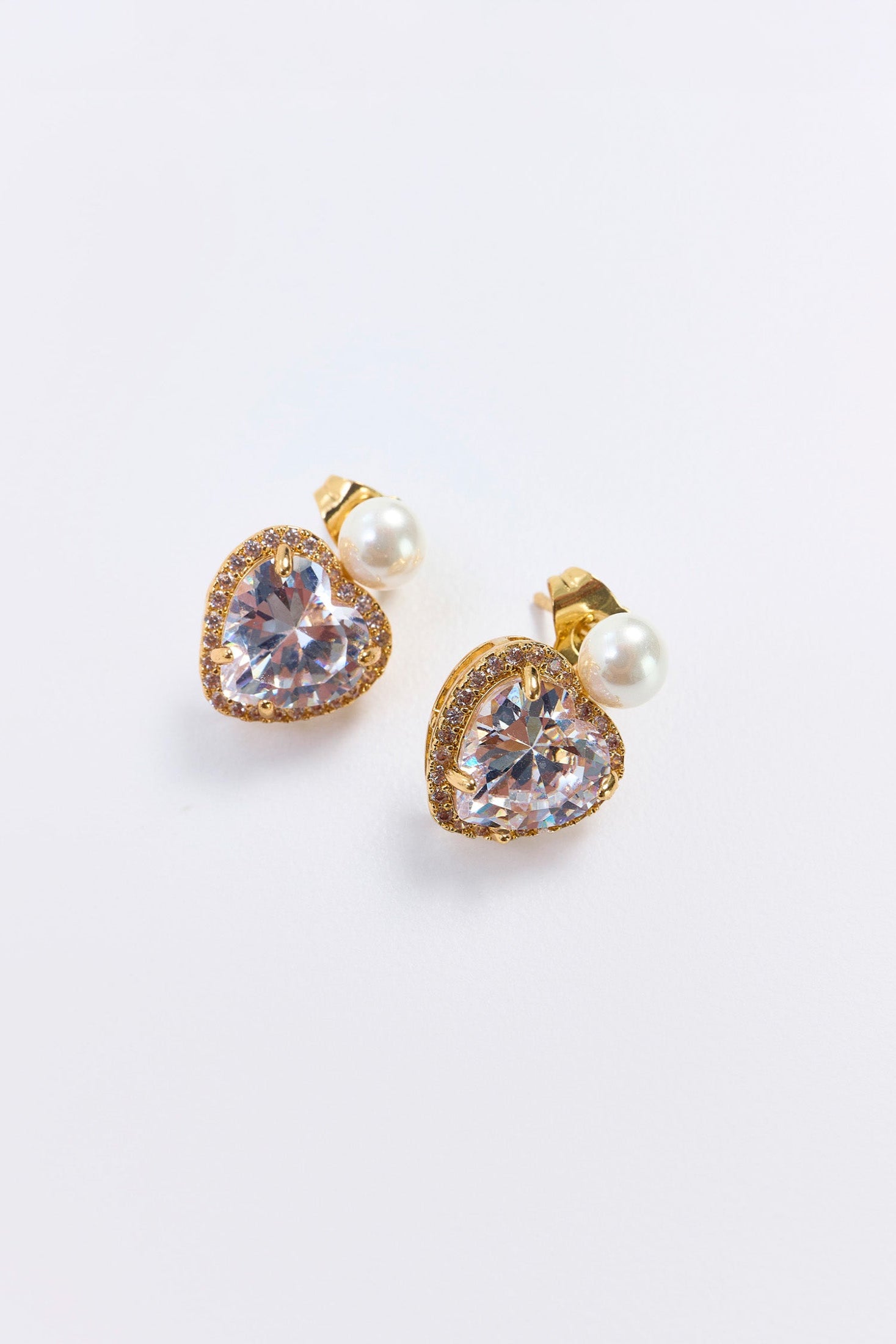 Aretes Topo Perla con Corazón Plateados