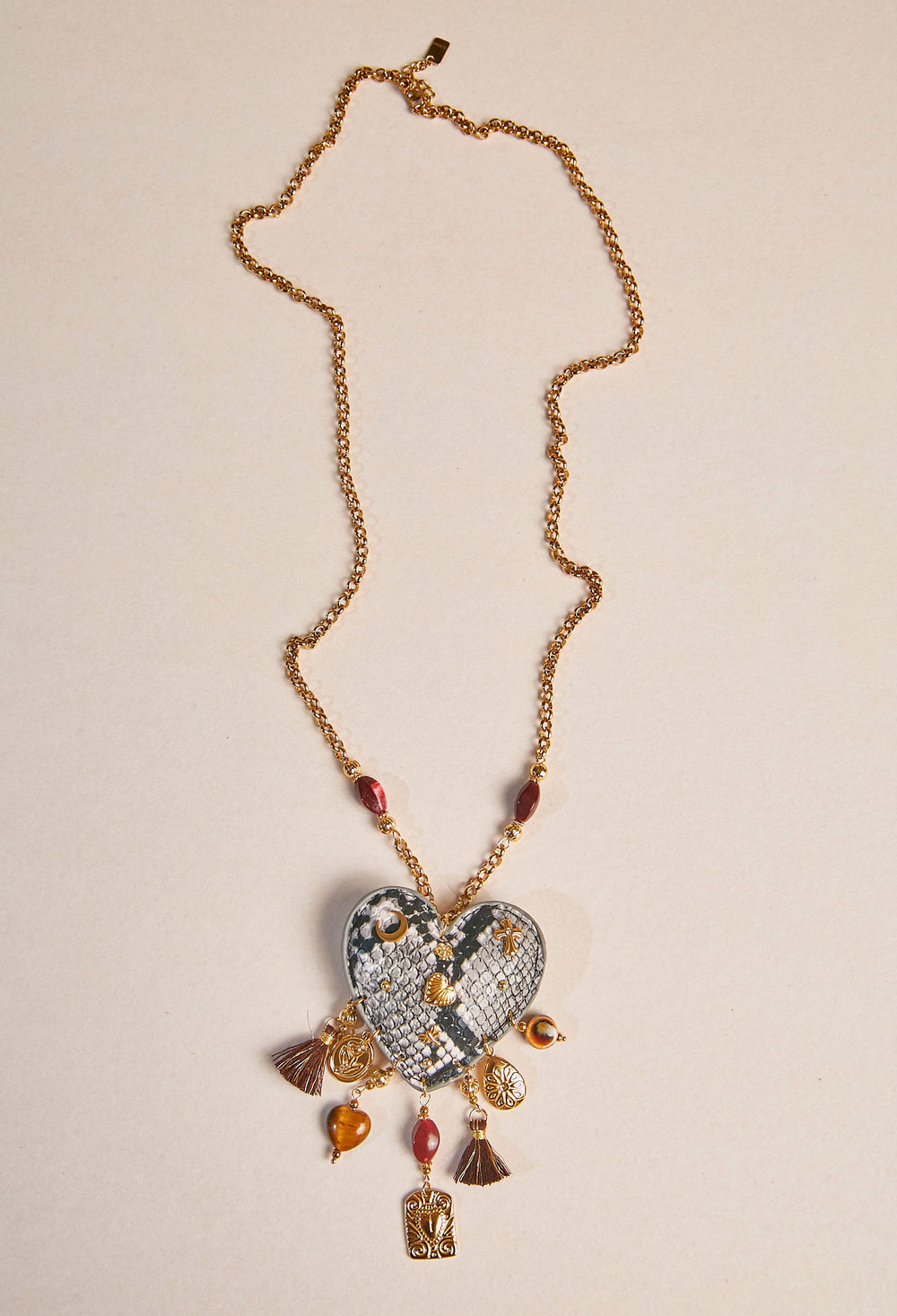 Collar largo dorado dije corazón - BYBLA Colombia