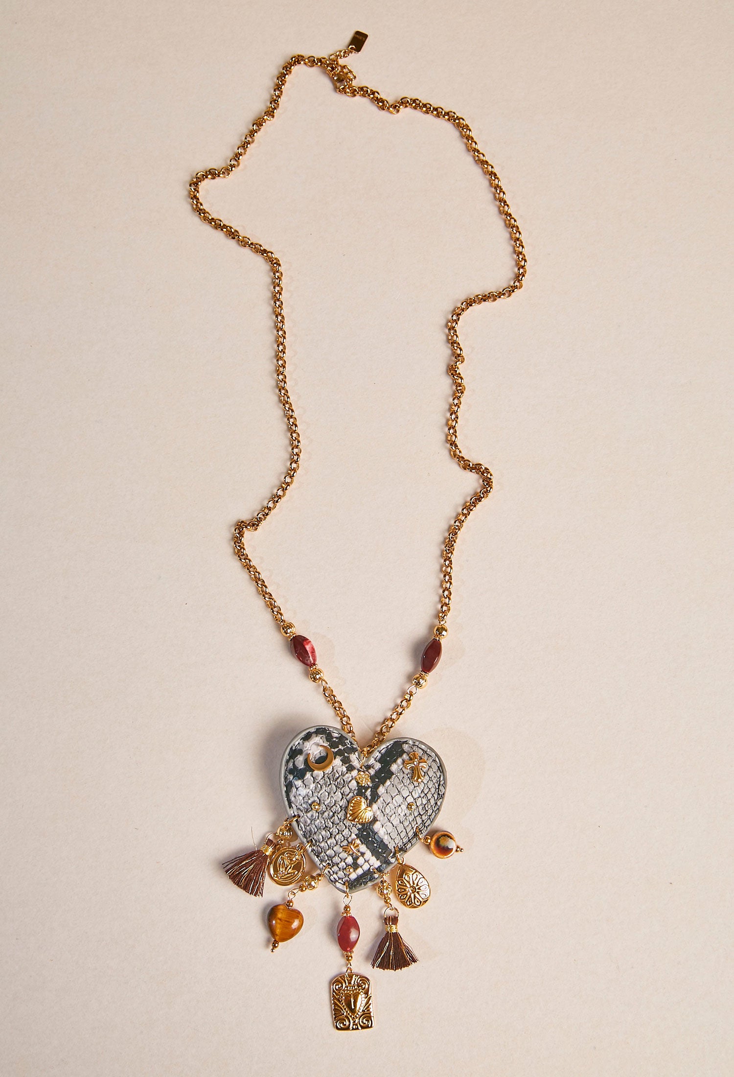 Collar largo dorado dije corazón - BYBLA Colombia