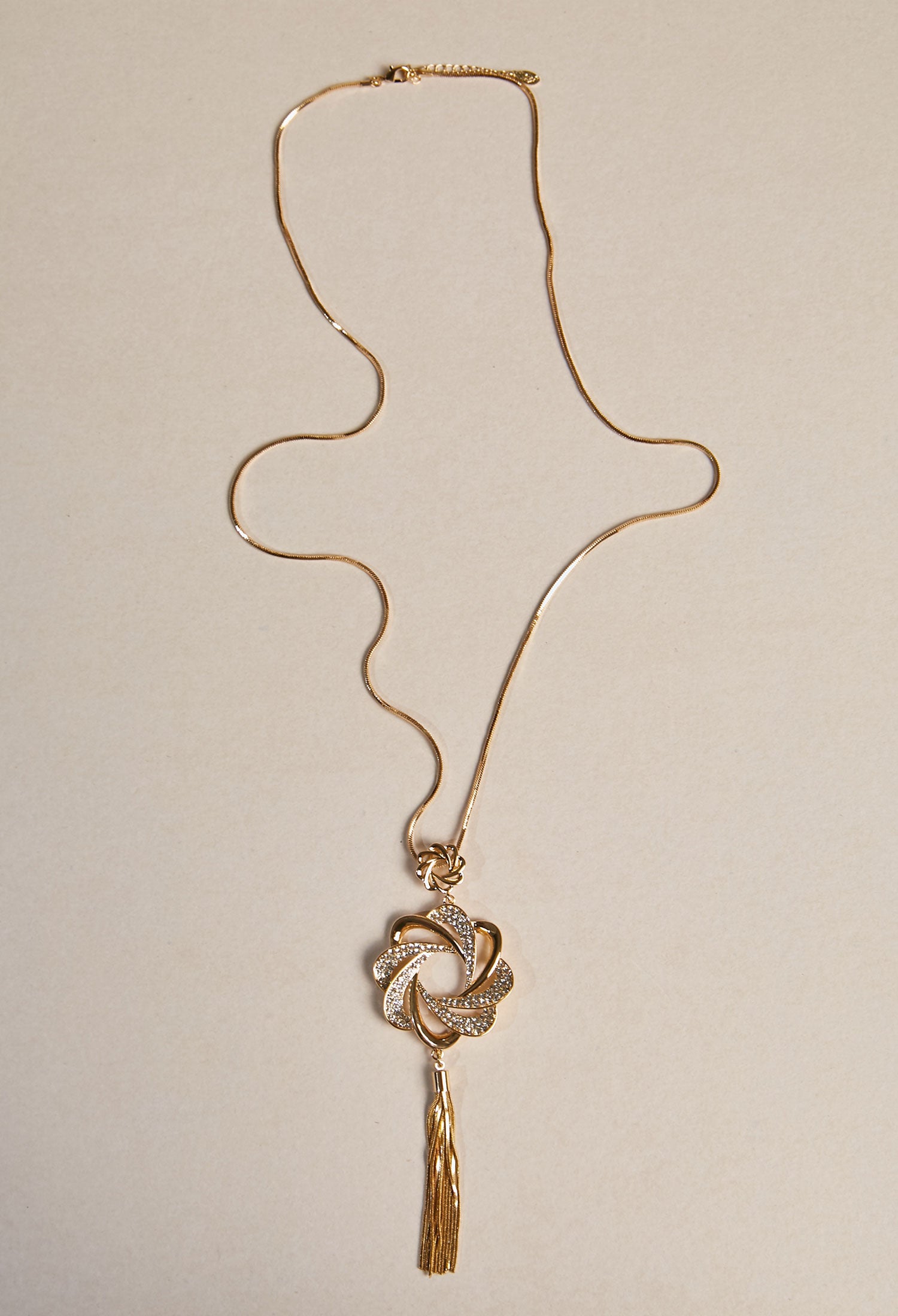 Collar Flor Brillo Dorado con Borla - BYBLA Colombia