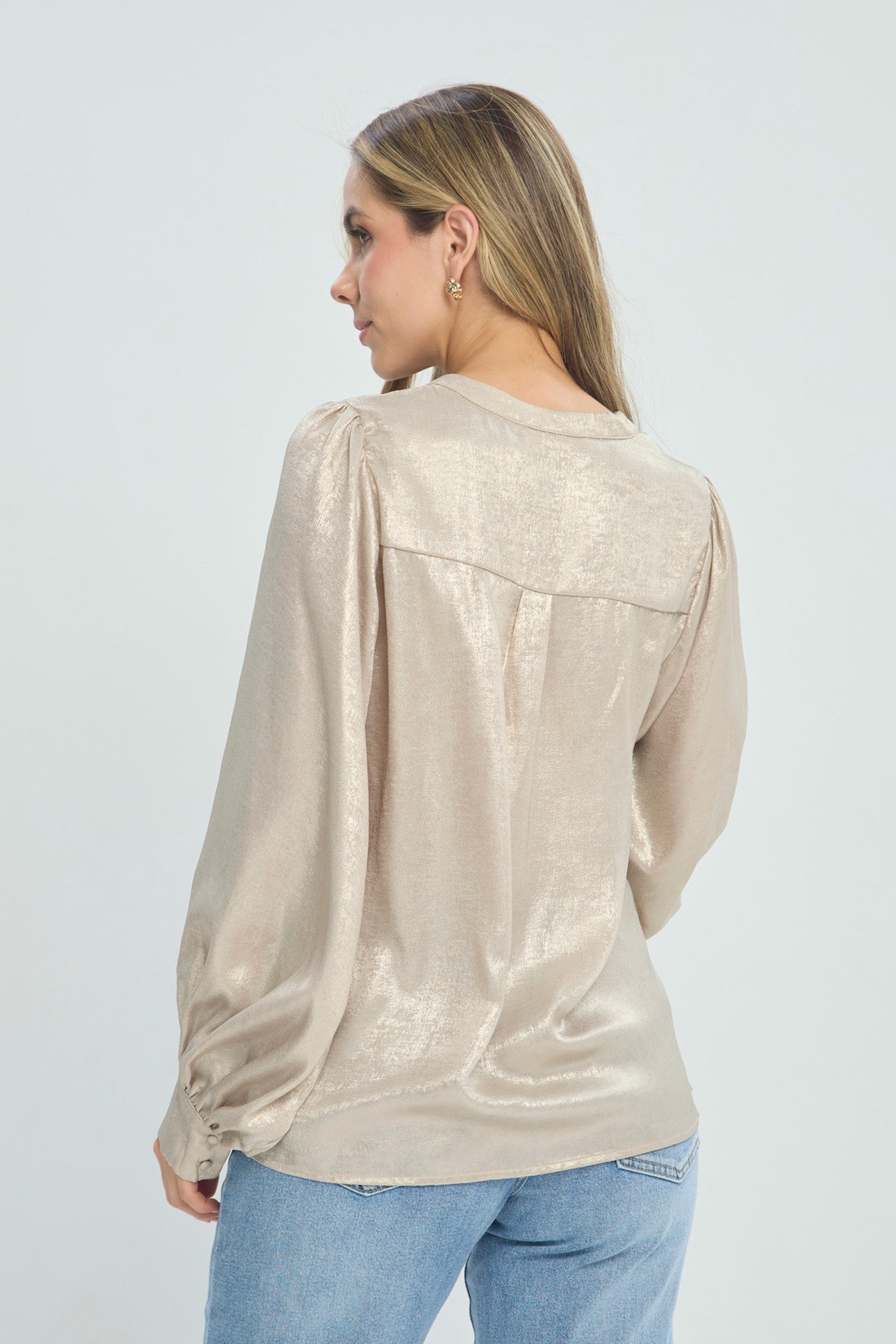 Blusa Satinada Dorada vista 2 - Outlet BYBLA Colombia
