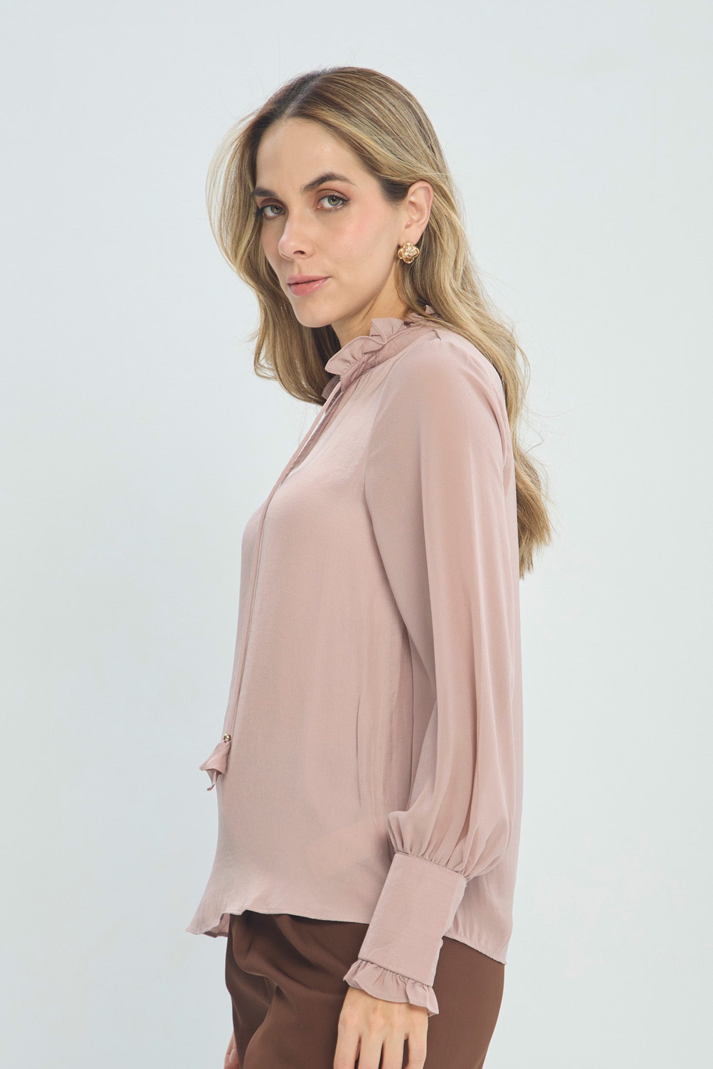 Blusa Satinada Rosada vista 2 - Outlet BYBLA Colombia