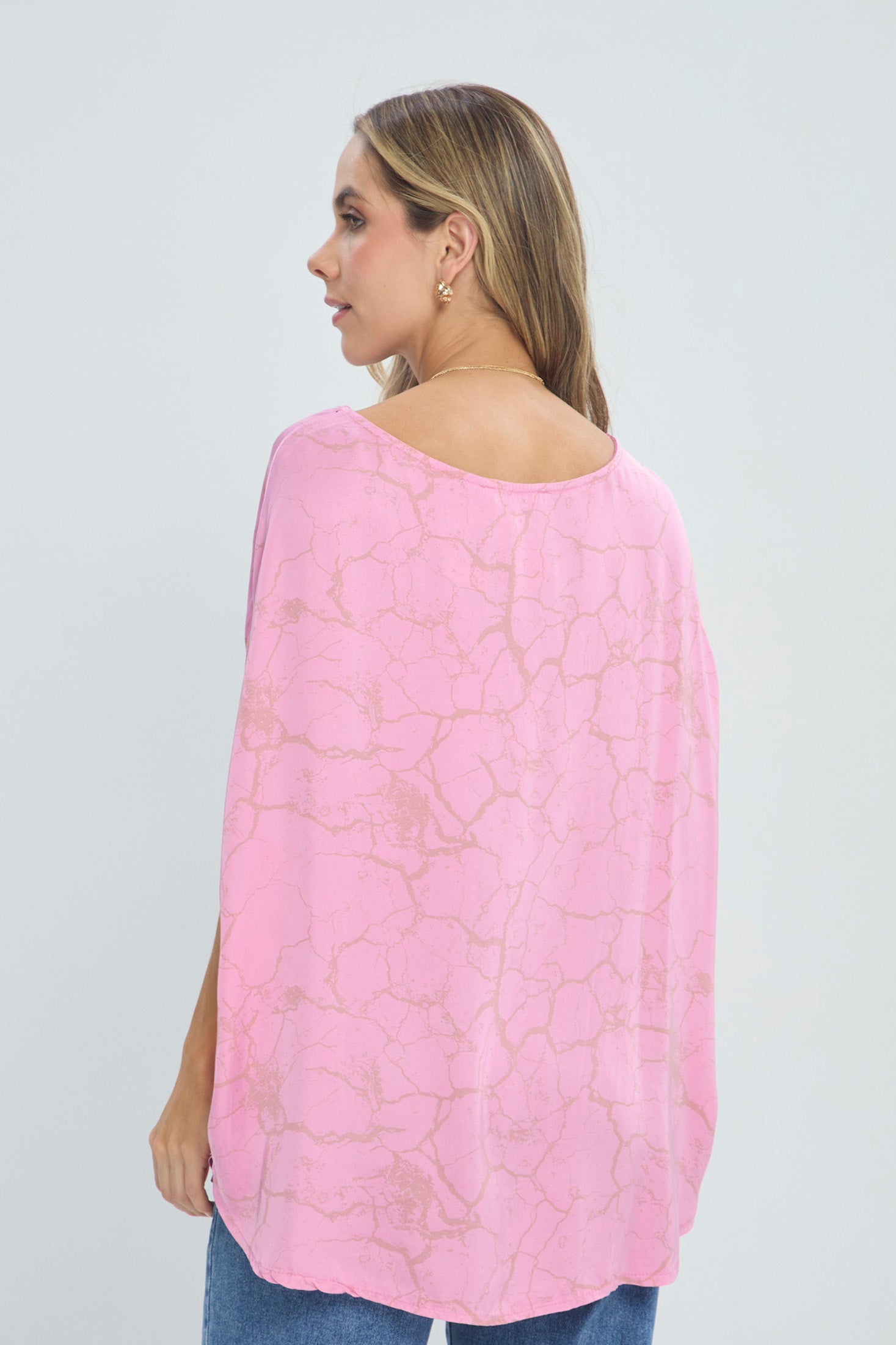 Blusa Seda Estampado Mármol vista 3 - Outlet BYBLA Colombia