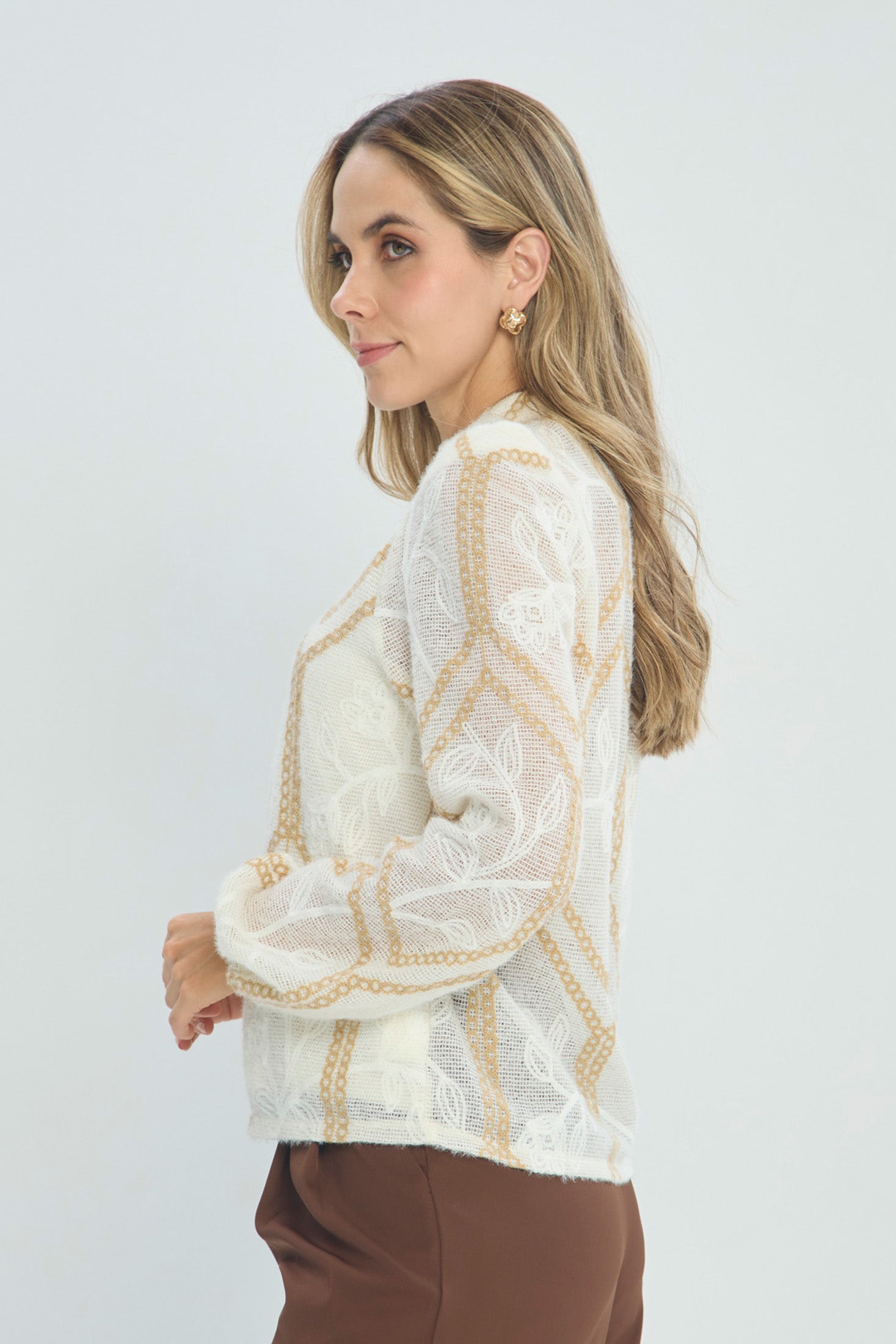 Blusa en Encaje con Bordado Geométrico vista 2 - Outlet BYBLA Colombia