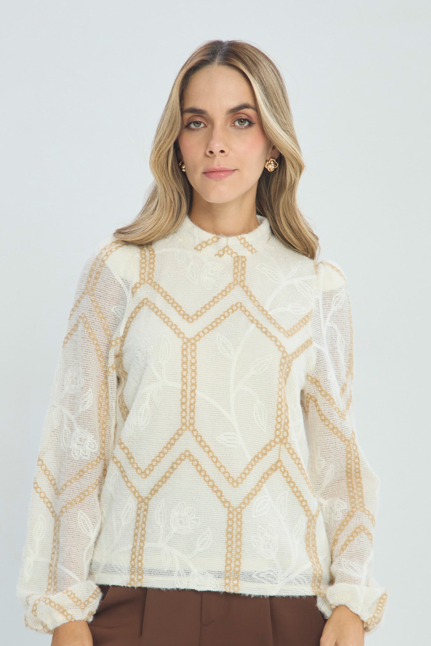 Blusa en Encaje con Bordado Geométrico - Outlet BYBLA Colombia