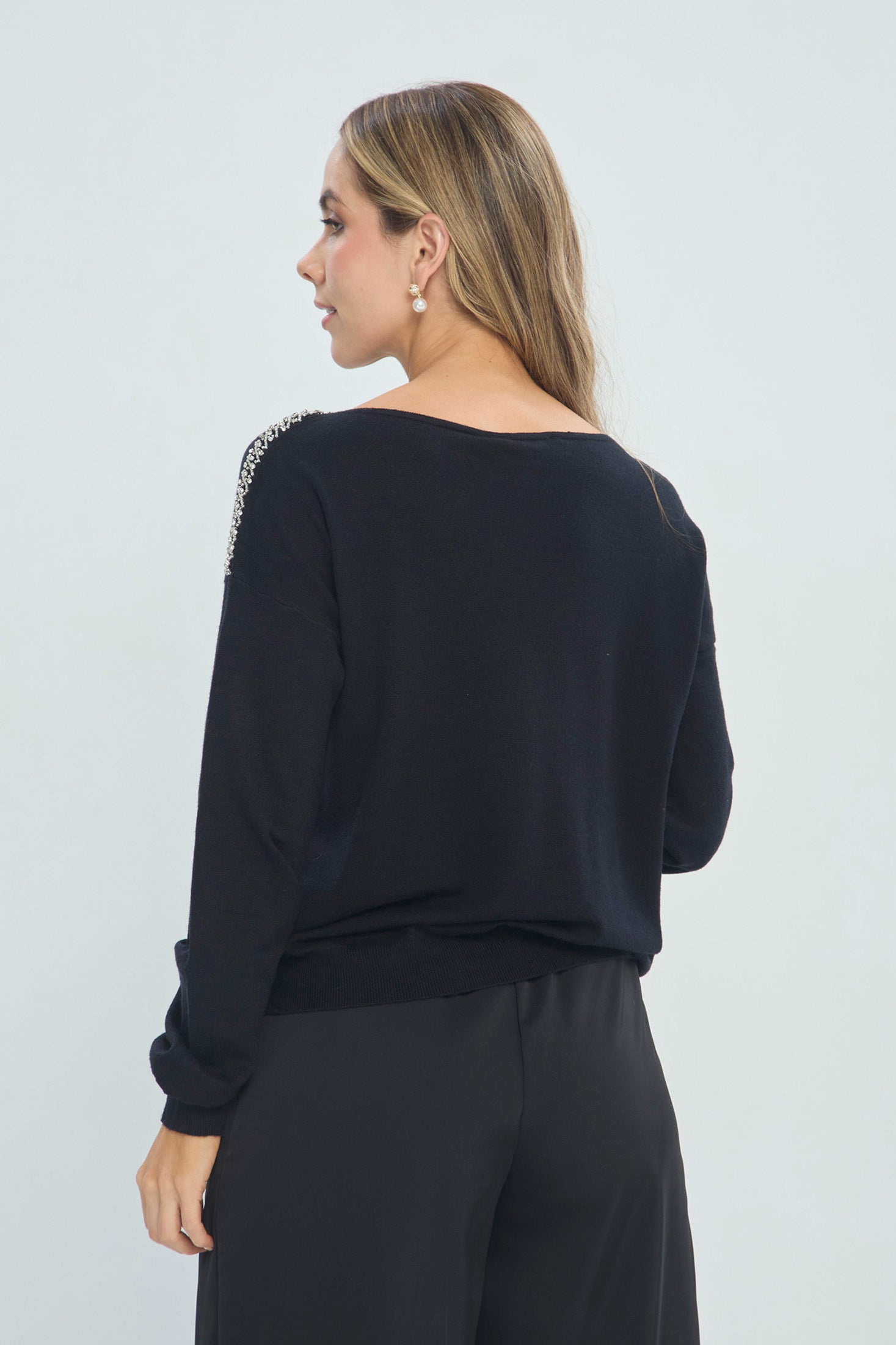 Buso de Punto con Detalle de Pedrería vista 3 - Outlet BYBLA Colombia - NEGROS